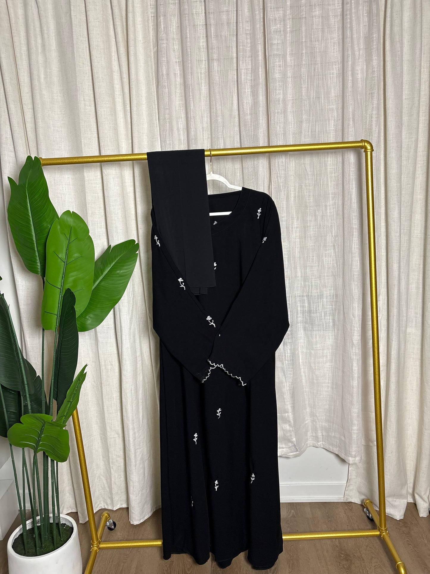 Simple Closed Abayas