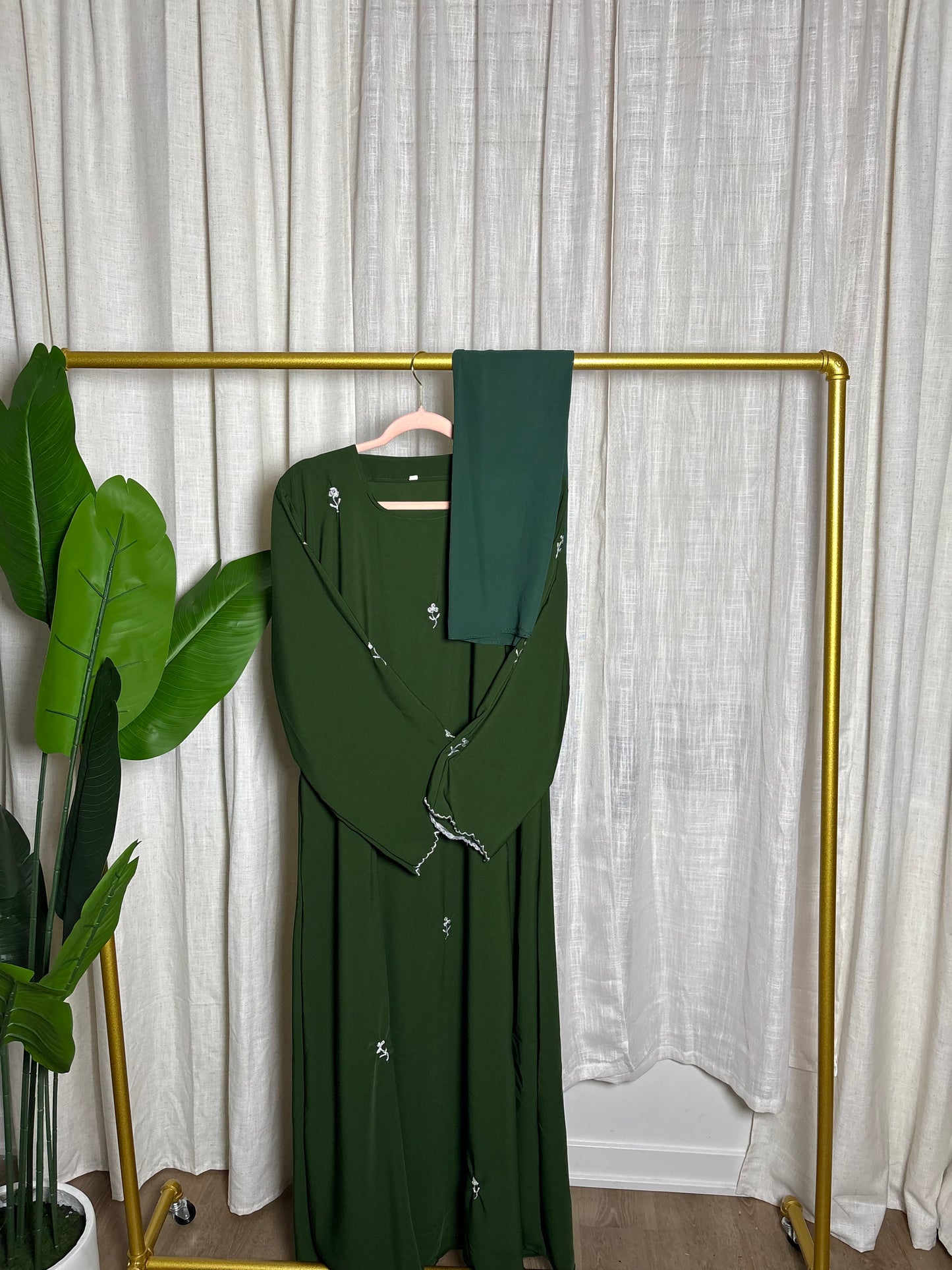 Simple Closed Abayas