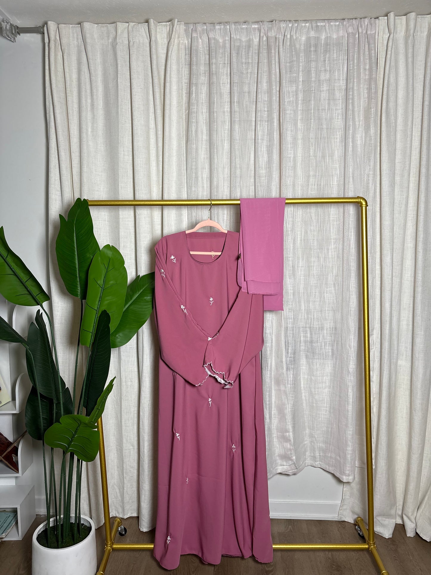 Simple Closed Abayas