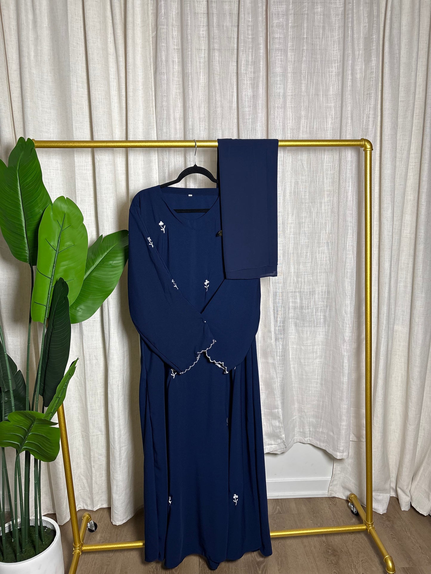 Simple Closed Abayas