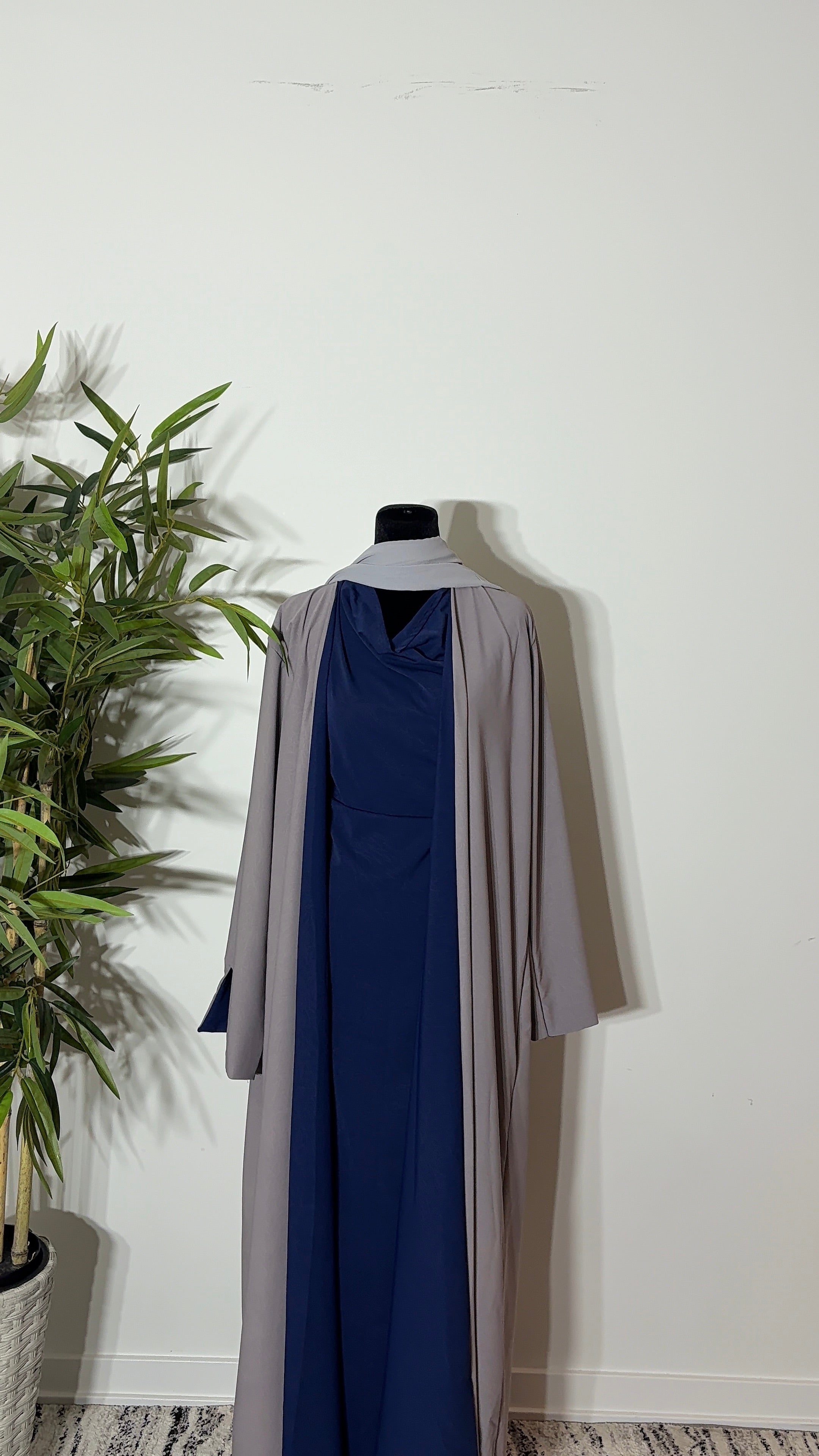 One Abaya. Two Beautiful Looks.