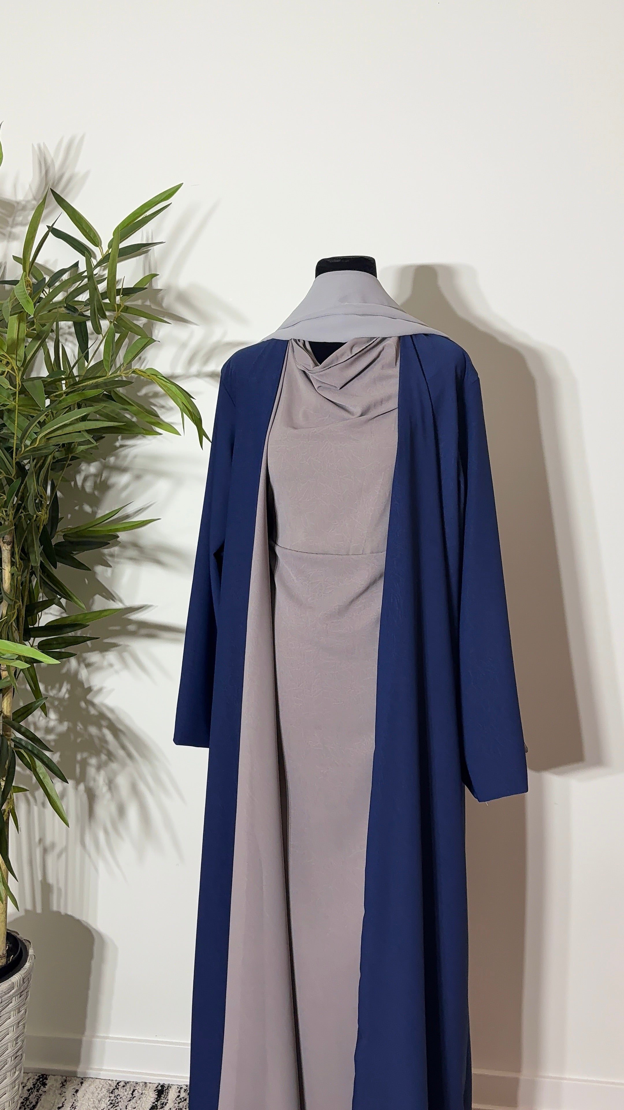 One Abaya. Two Beautiful Looks.