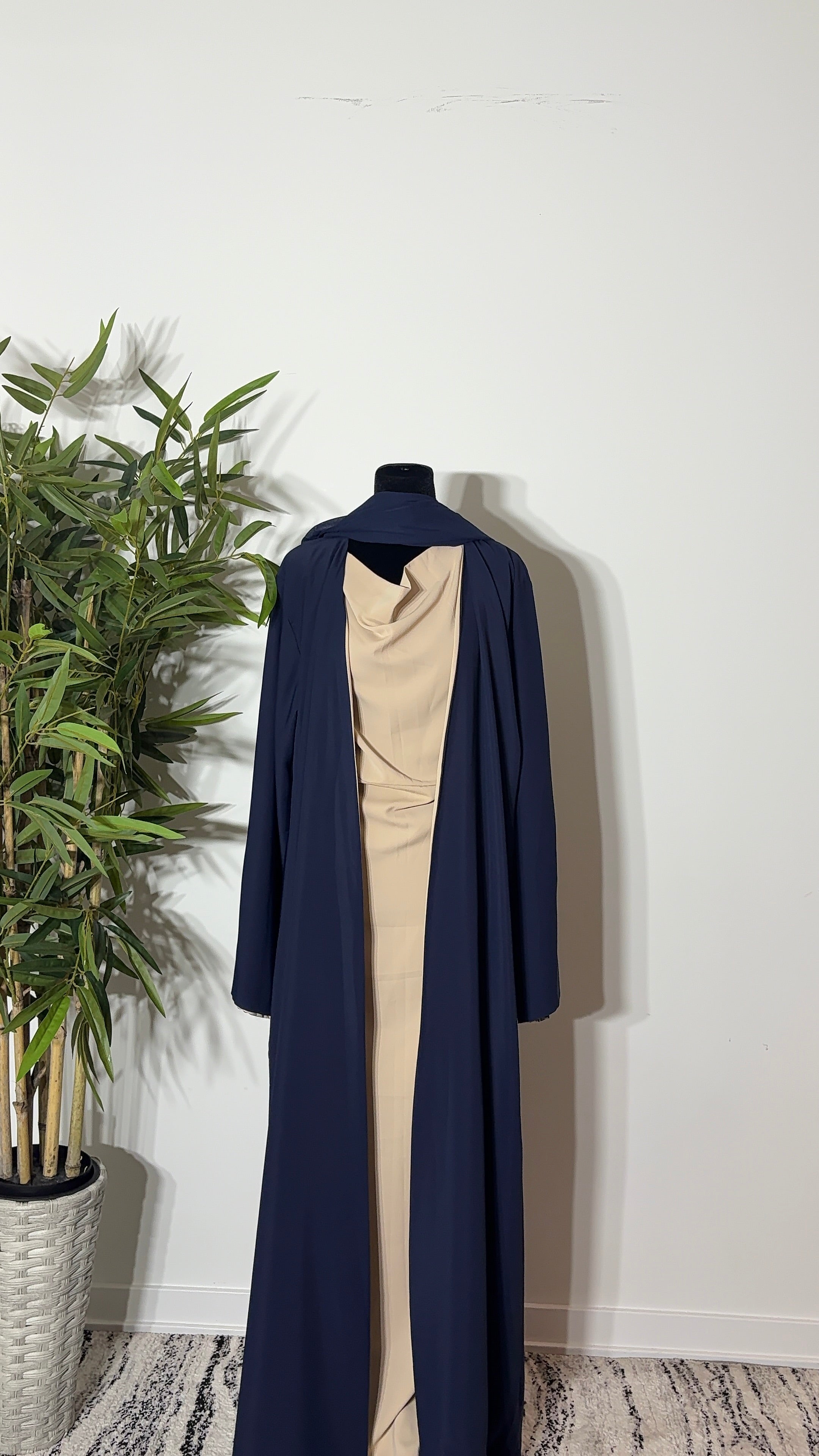 One Abaya. Two Beautiful Looks.