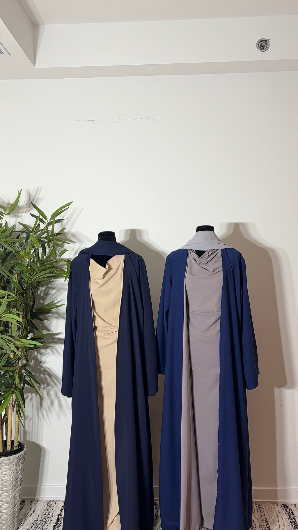 One Abaya. Two Beautiful Looks.