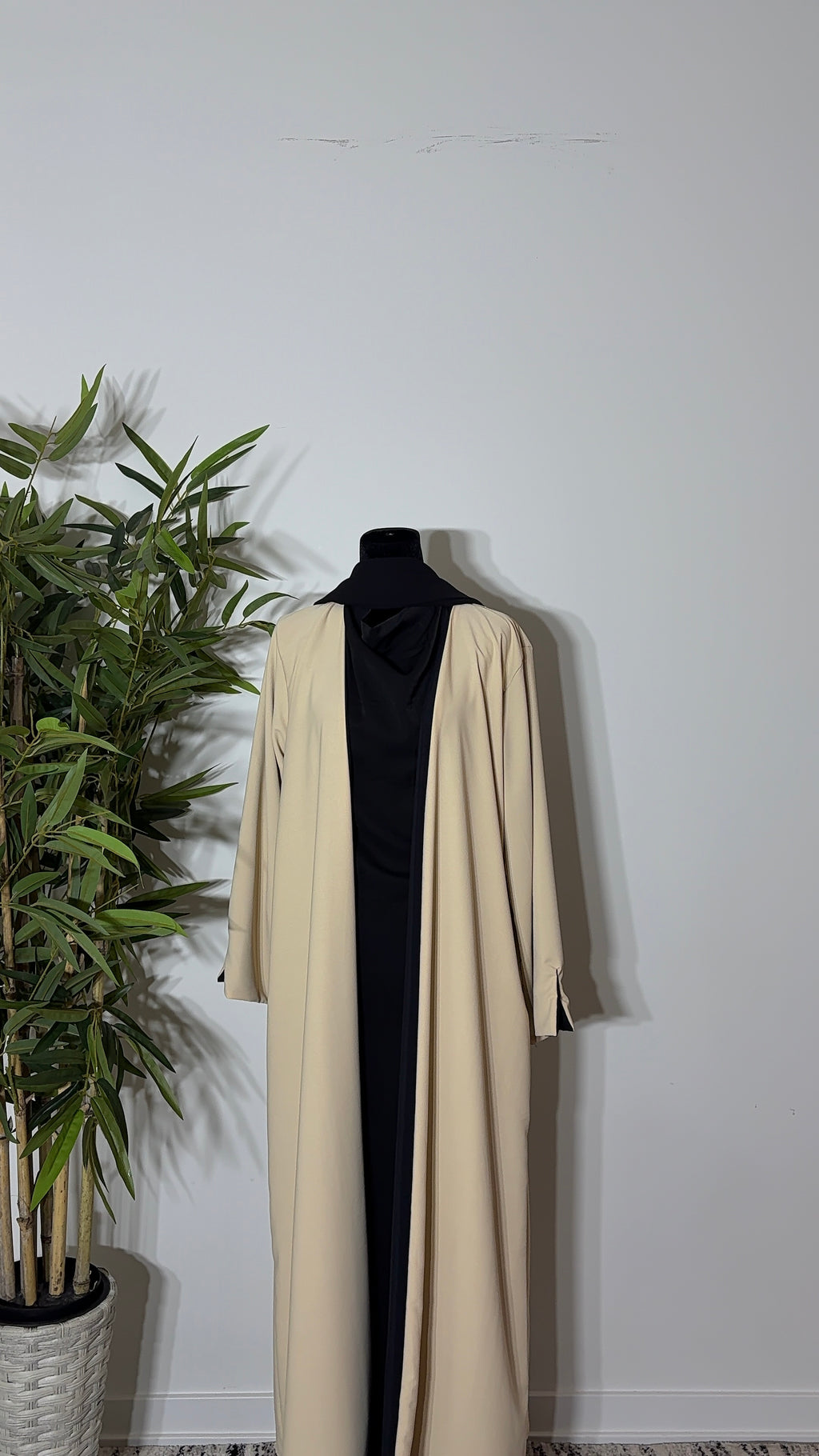 One Abaya. Two Beautiful Looks.
