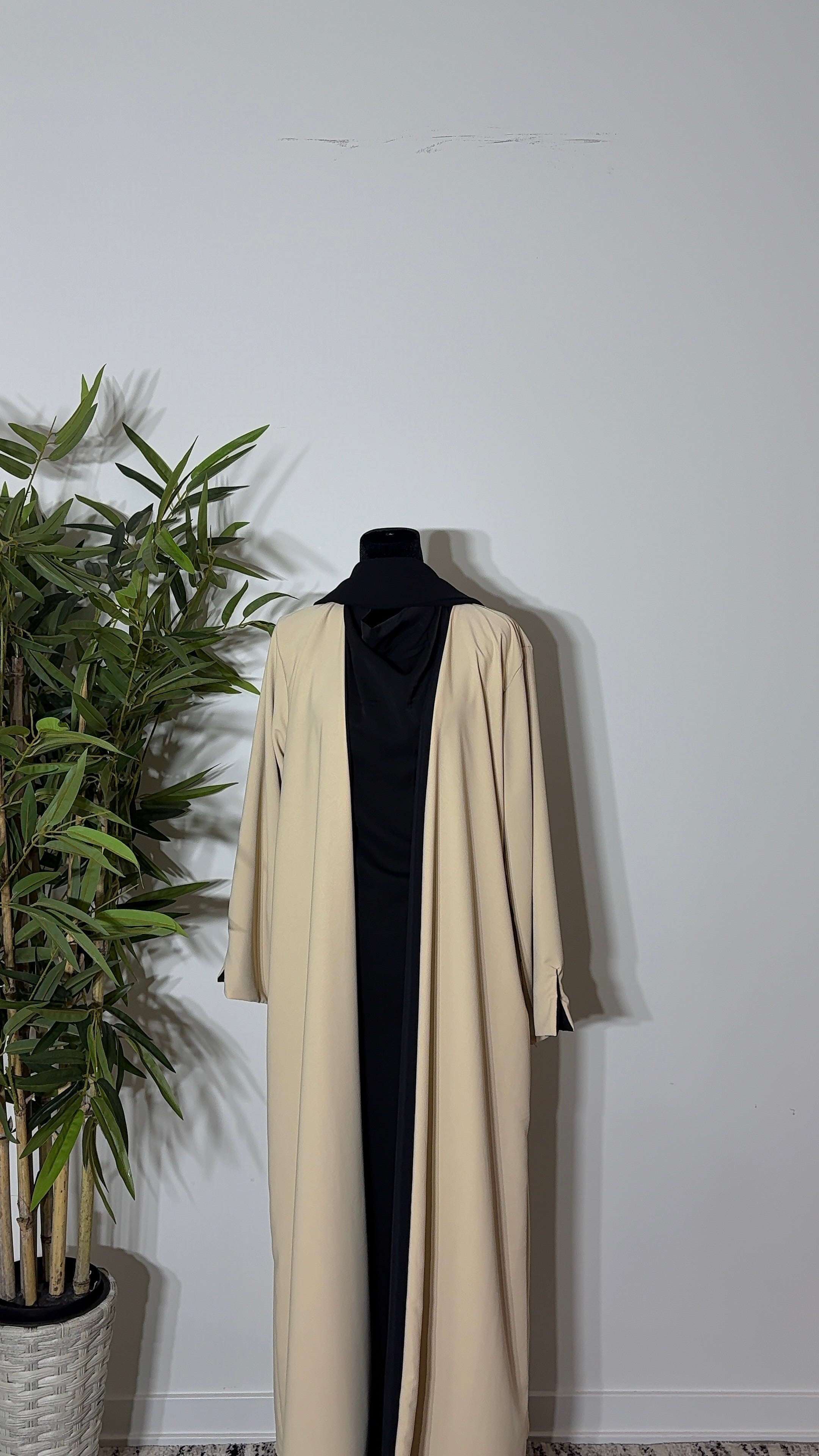 One Abaya. Two Beautiful Looks.