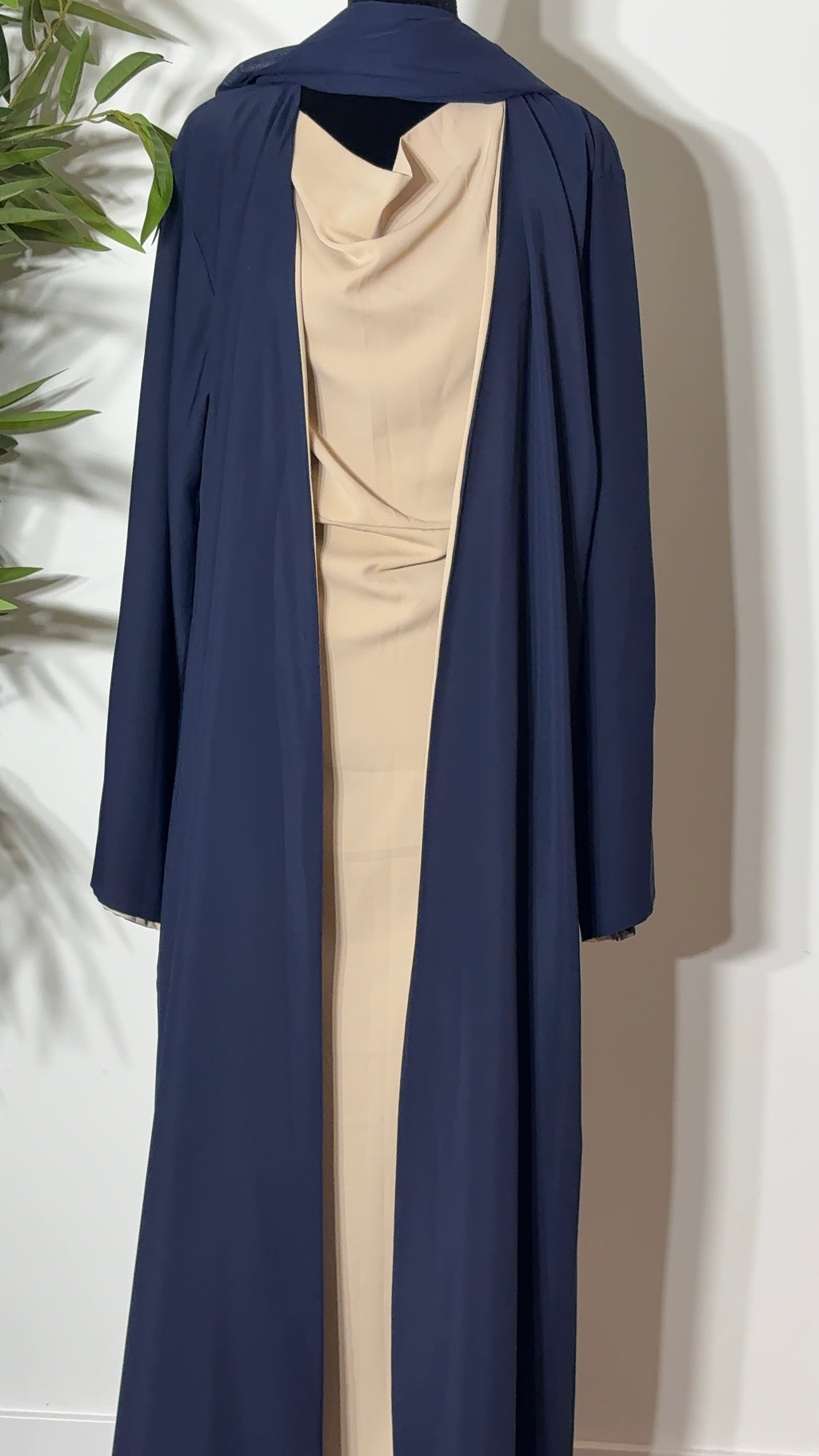 One Abaya. Two Beautiful Looks.
