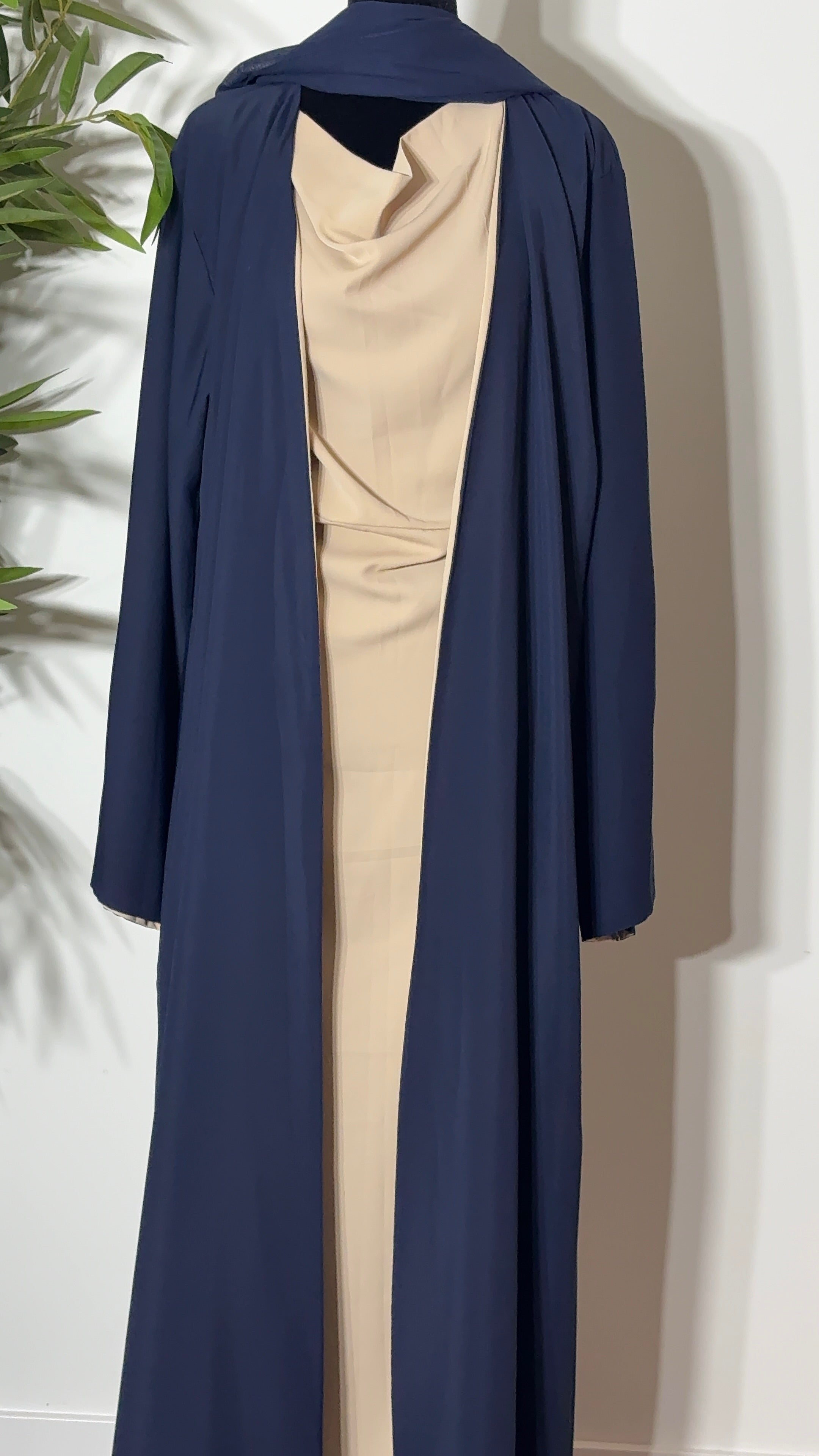 One Abaya. Two Beautiful Looks.