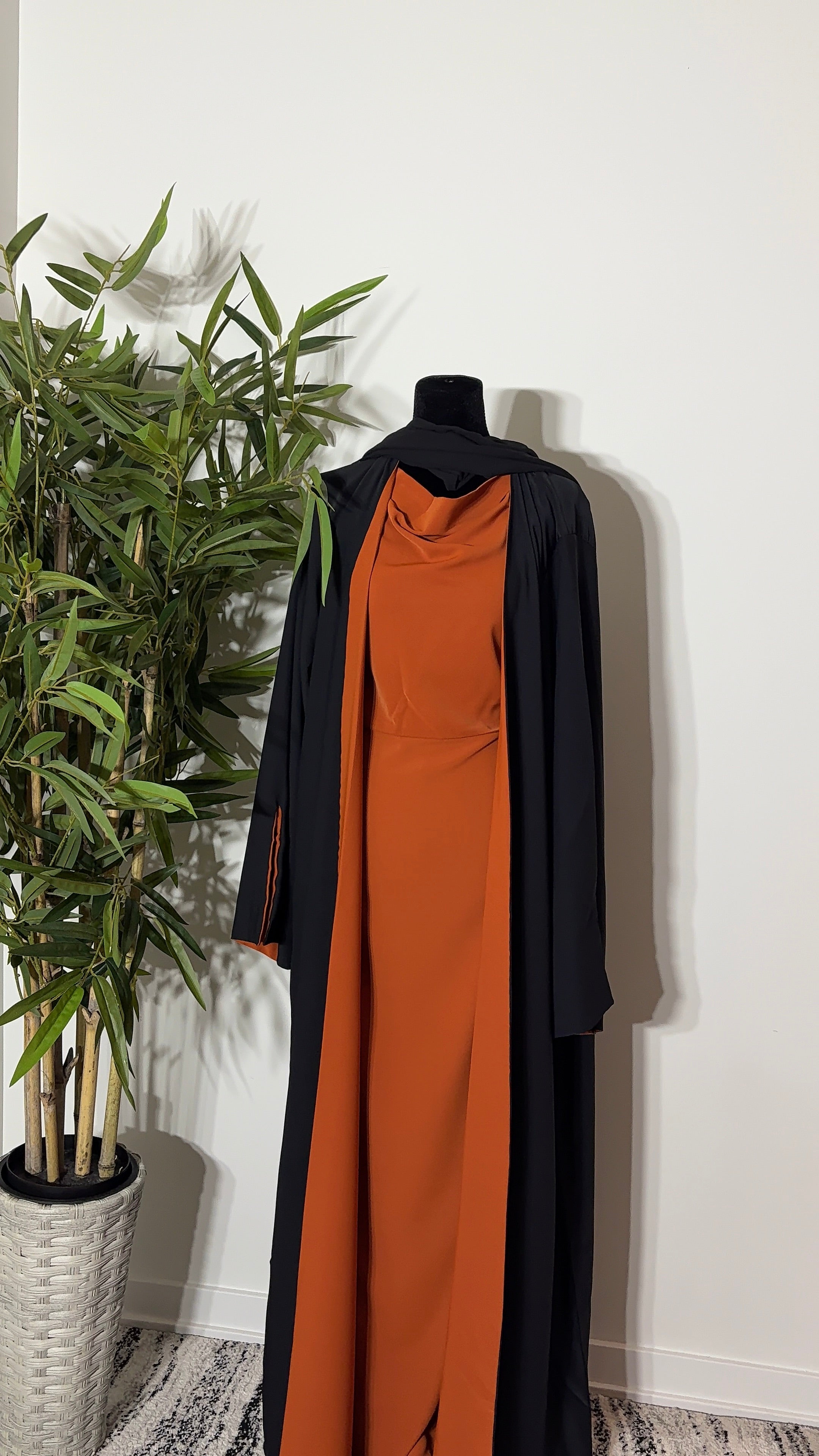 One Abaya. Two Beautiful Looks.
