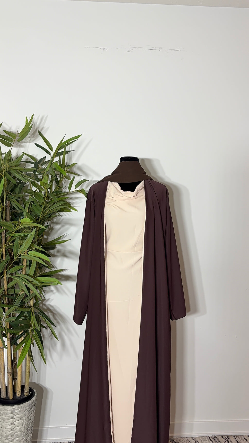 One Abaya. Two Beautiful Looks.