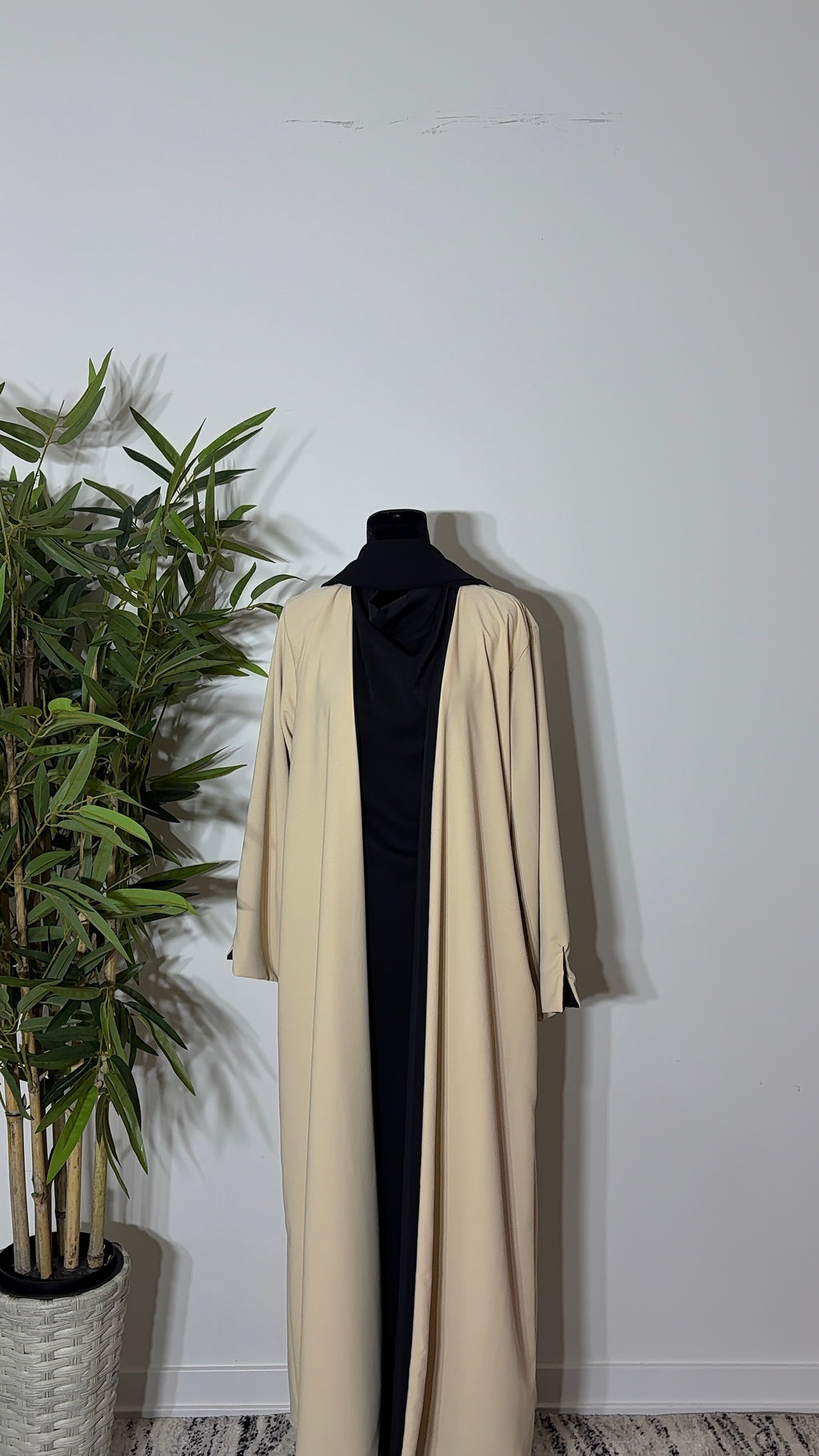 One Abaya. Two Beautiful Looks.
