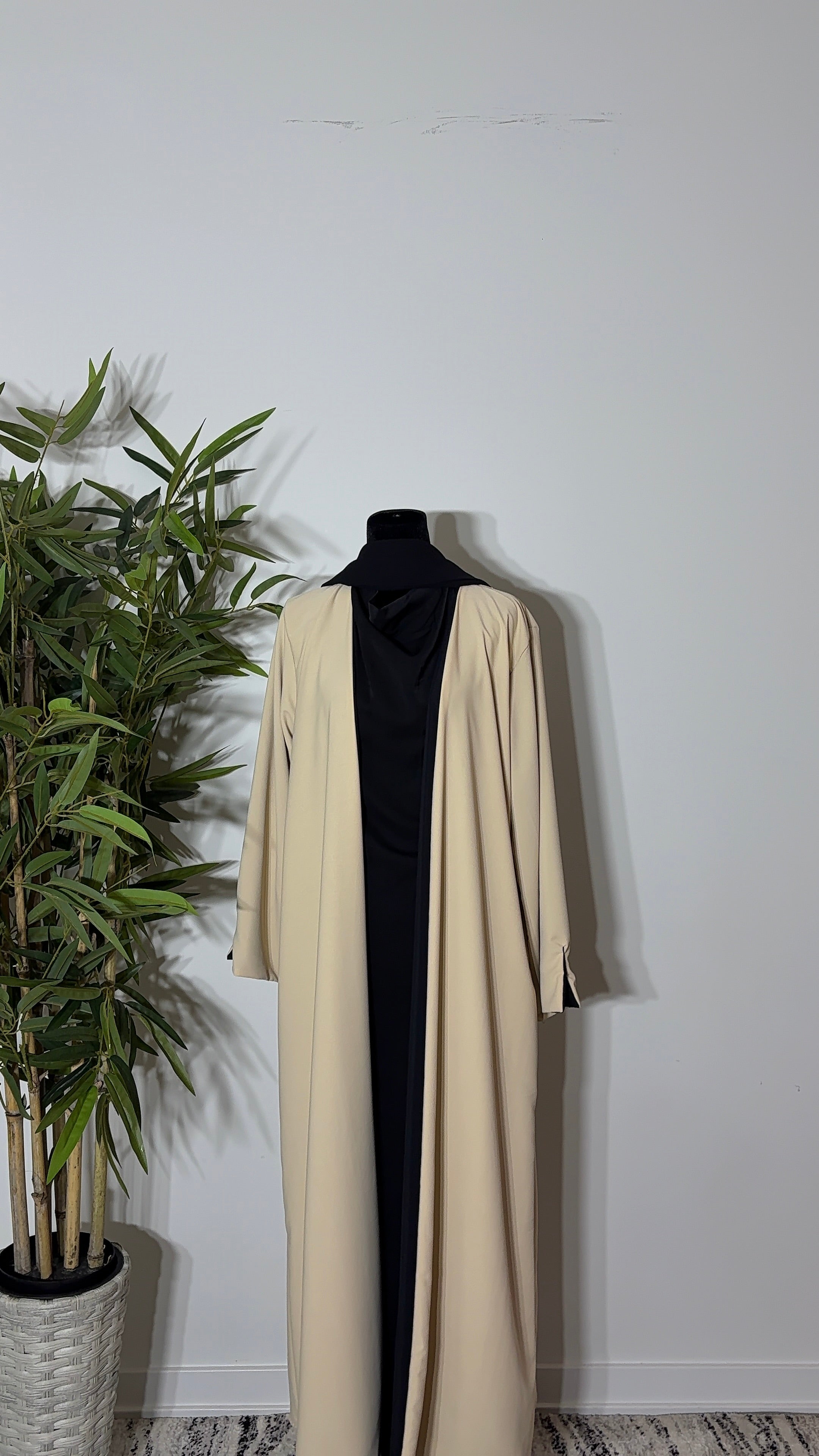 One Abaya. Two Beautiful Looks.