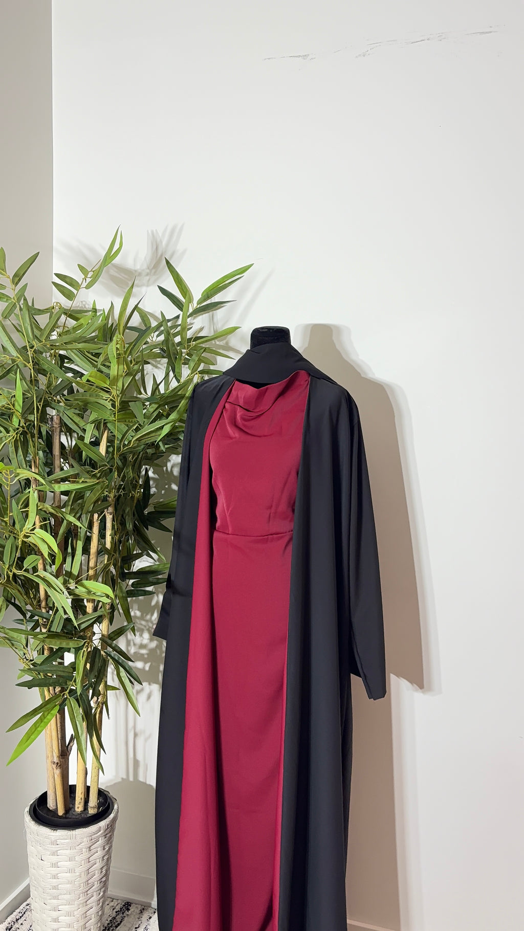 One Abaya. Two Beautiful Looks.