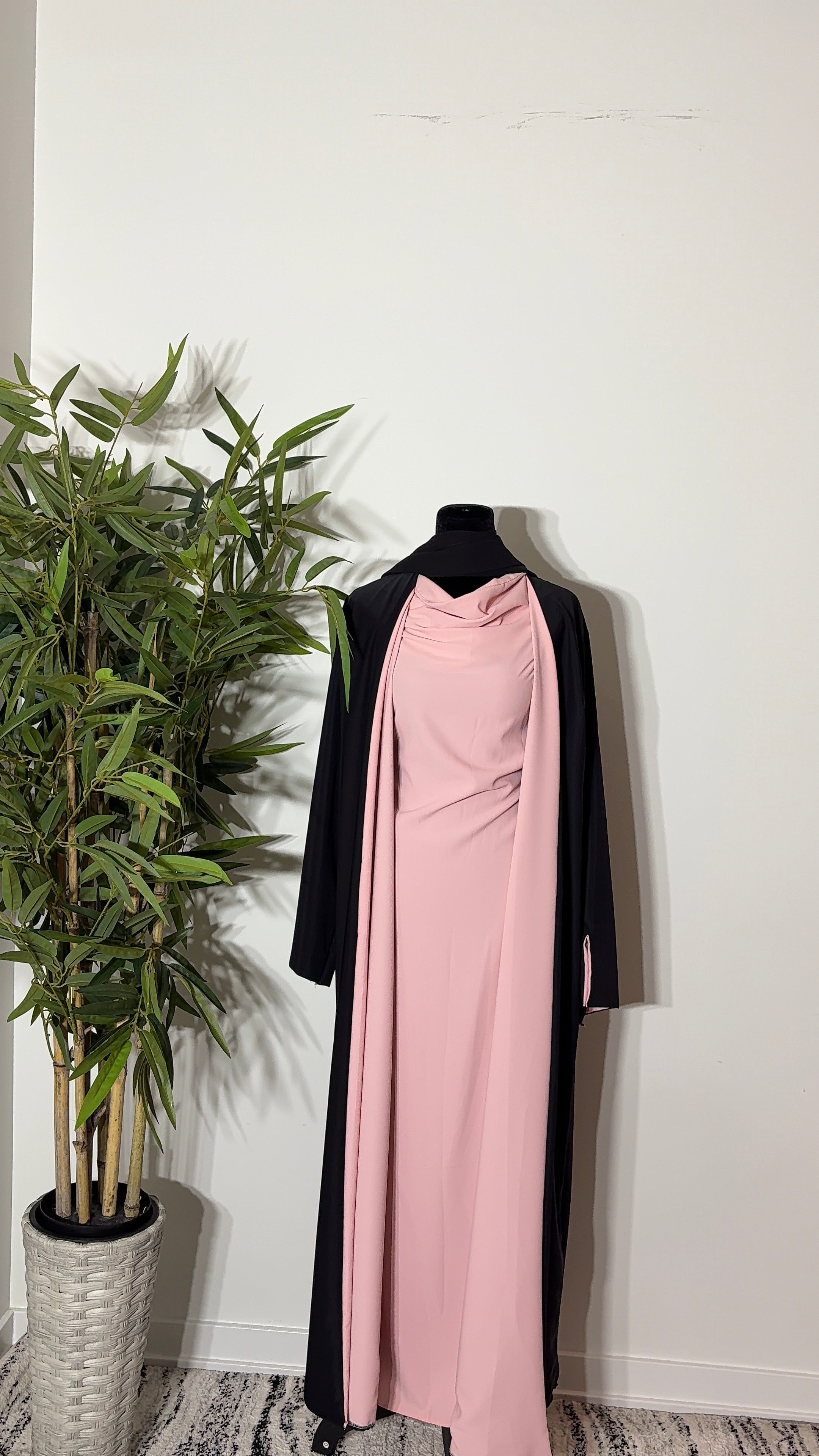 One Abaya. Two Beautiful Looks.