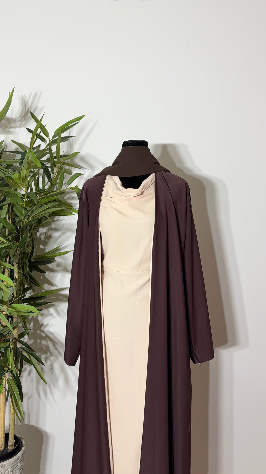 One Abaya. Two Beautiful Looks.