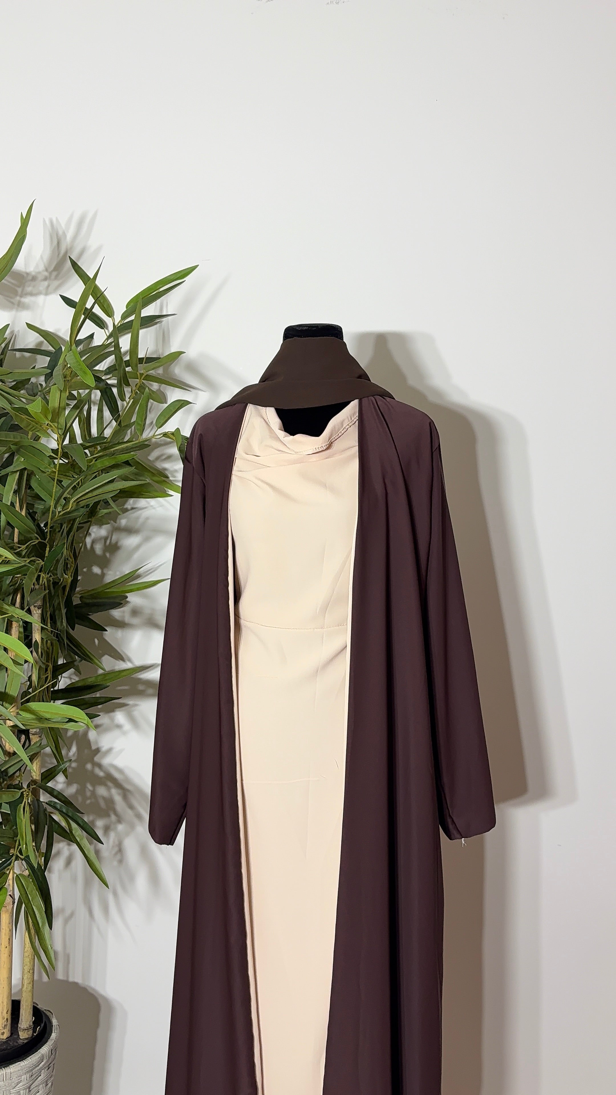 One Abaya. Two Beautiful Looks.