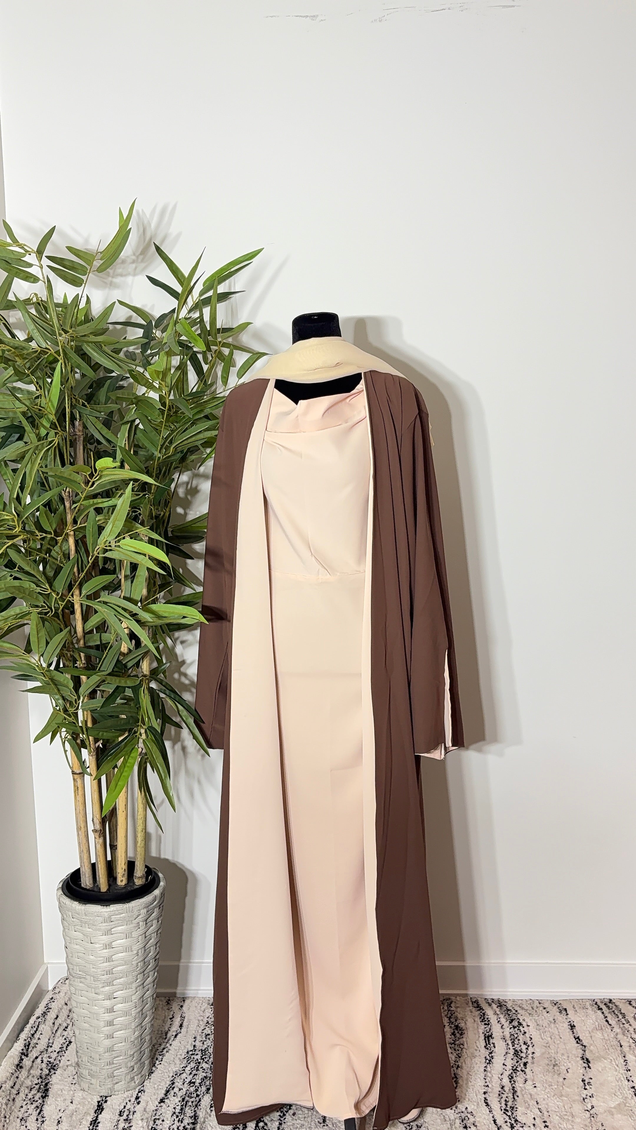 One Abaya. Two Beautiful Looks.
