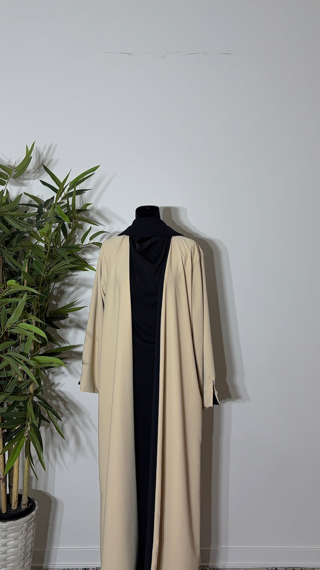 One Abaya. Two Beautiful Looks.