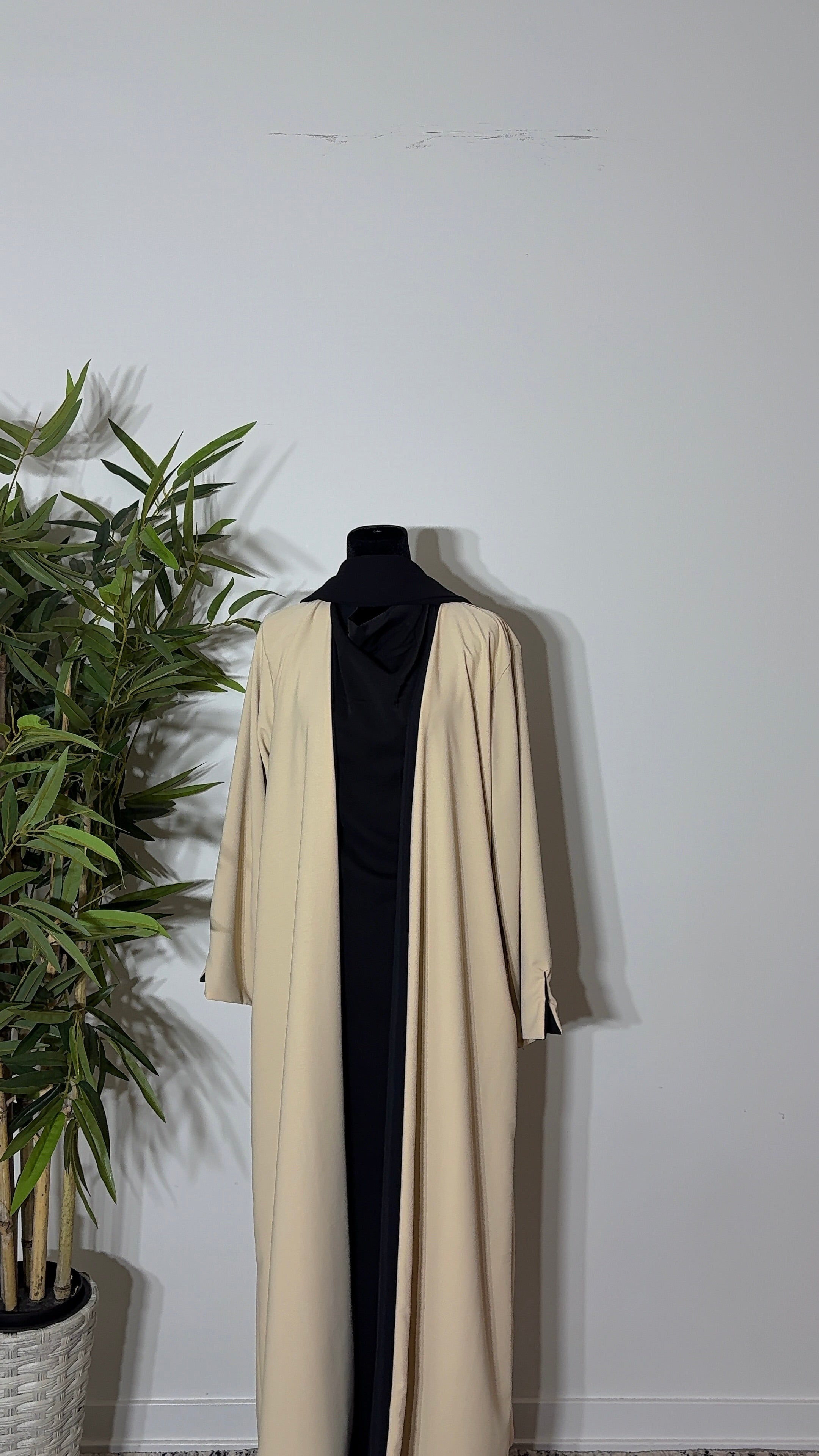 One Abaya. Two Beautiful Looks.