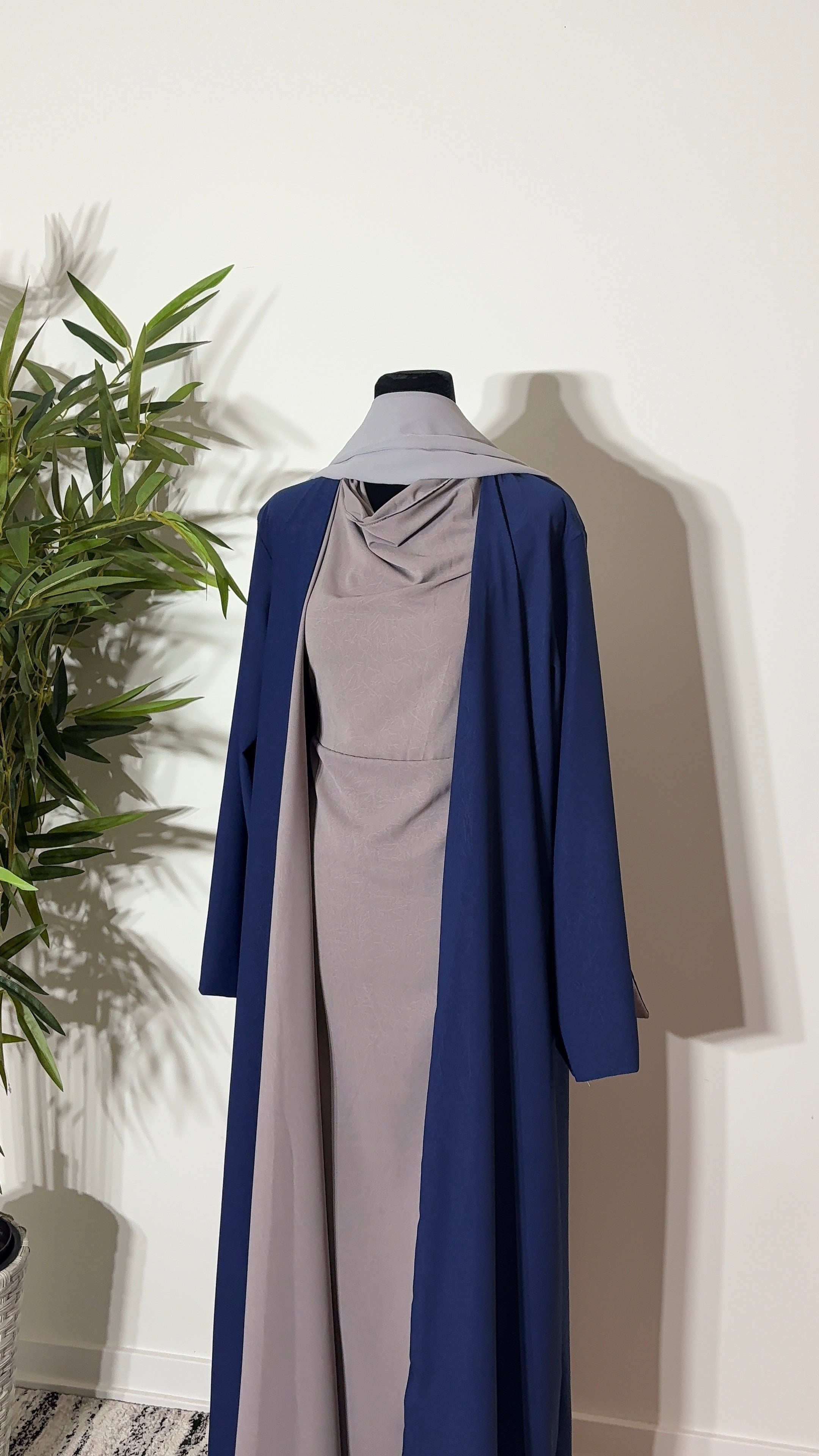 One Abaya. Two Beautiful Looks.