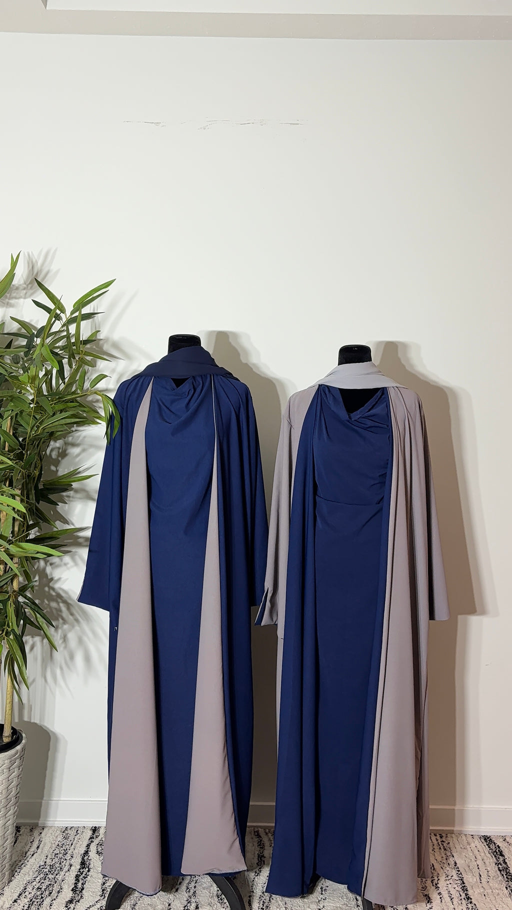 One Abaya. Two Beautiful Looks.