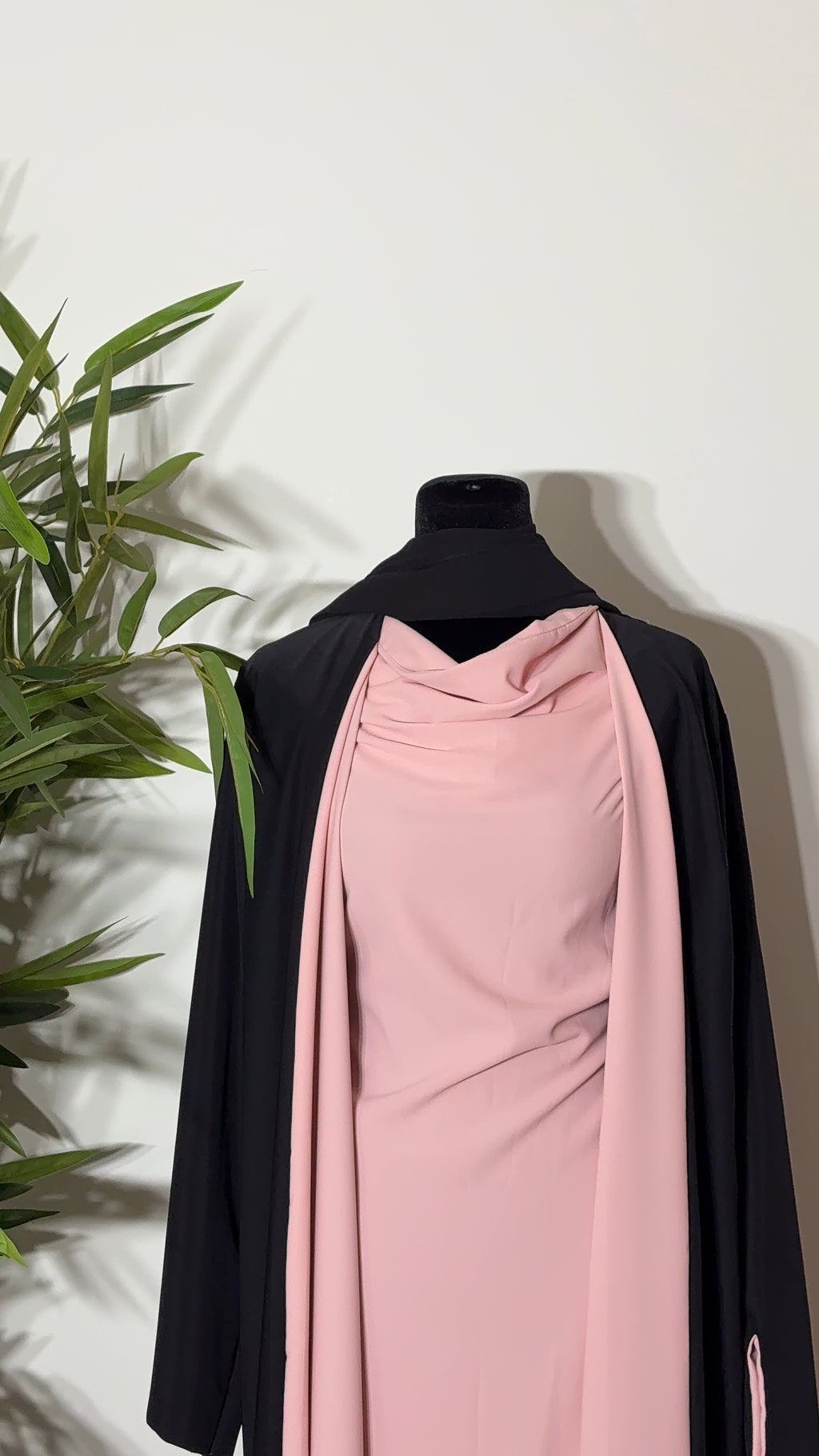 One Abaya. Two Beautiful Looks.