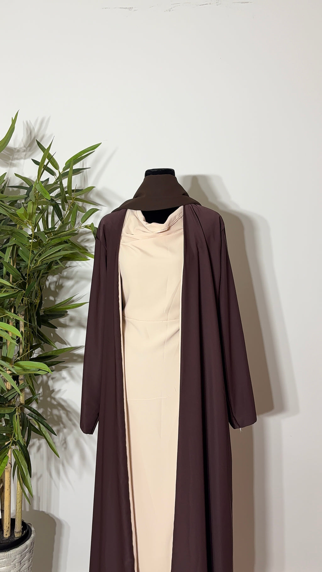 One Abaya. Two Beautiful Looks.