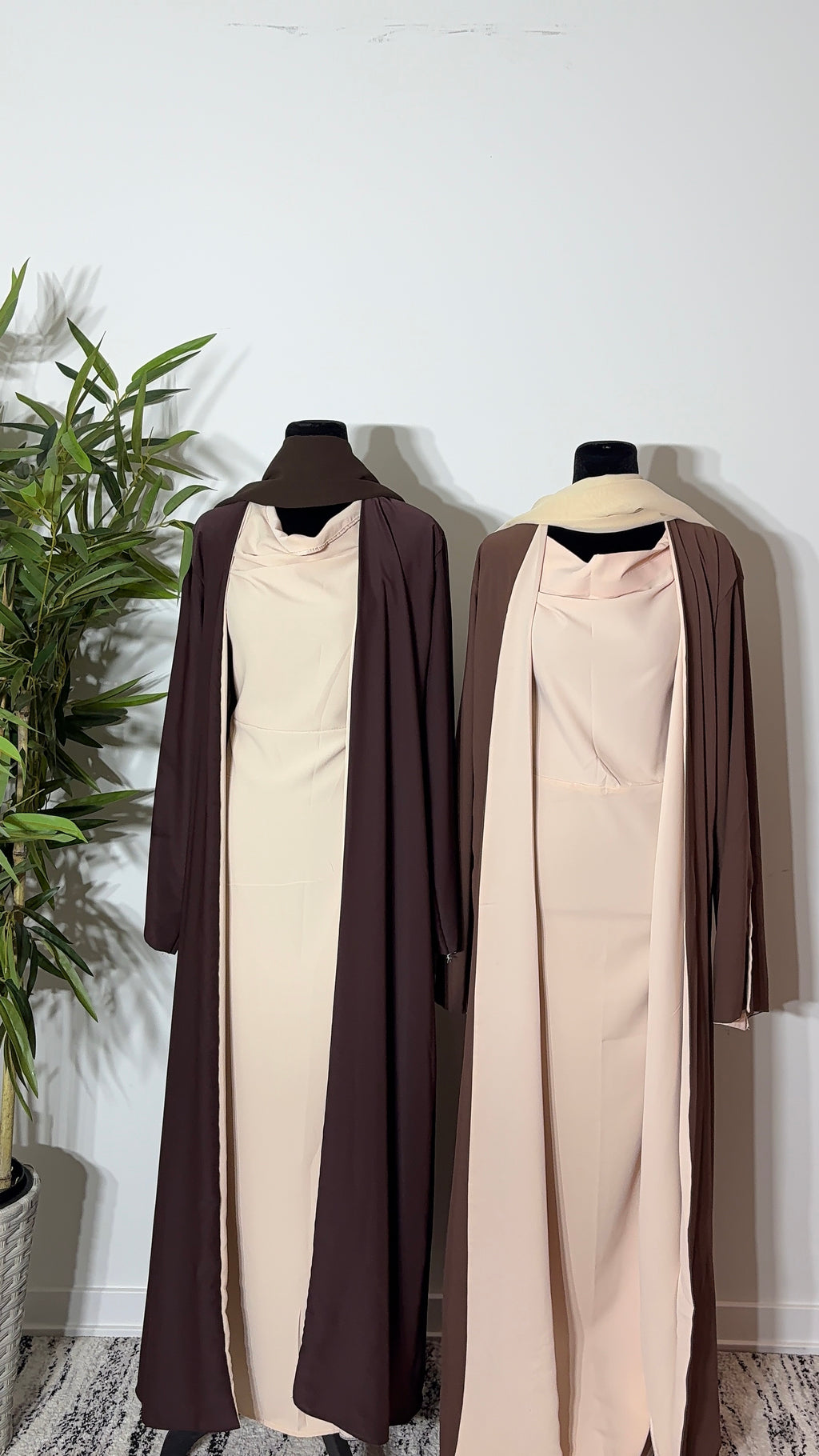 One Abaya. Two Beautiful Looks.