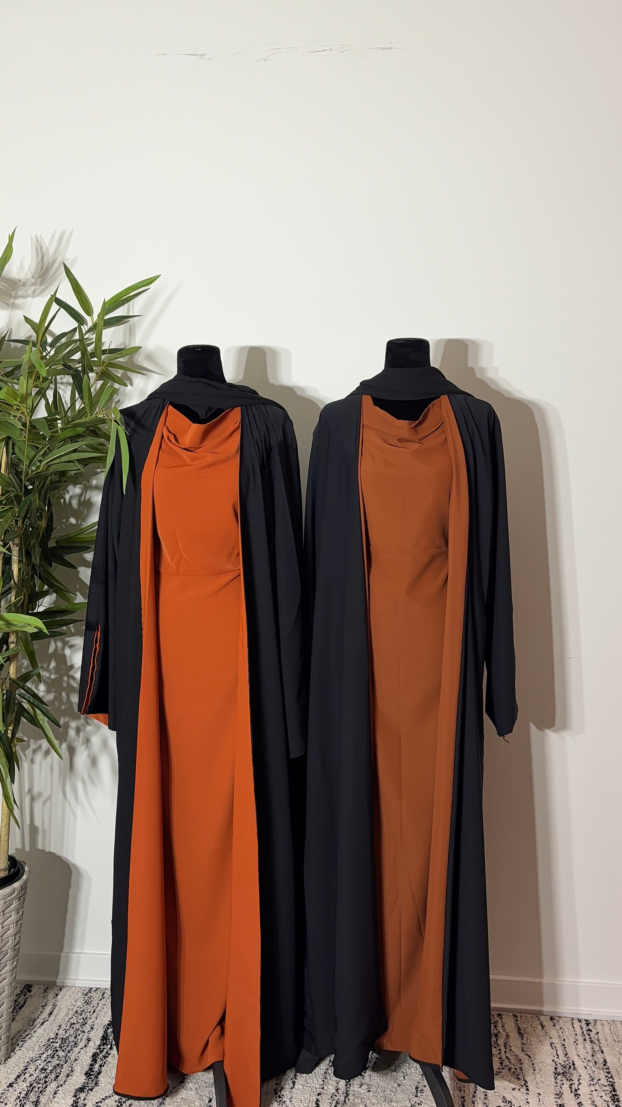 One Abaya. Two Beautiful Looks.