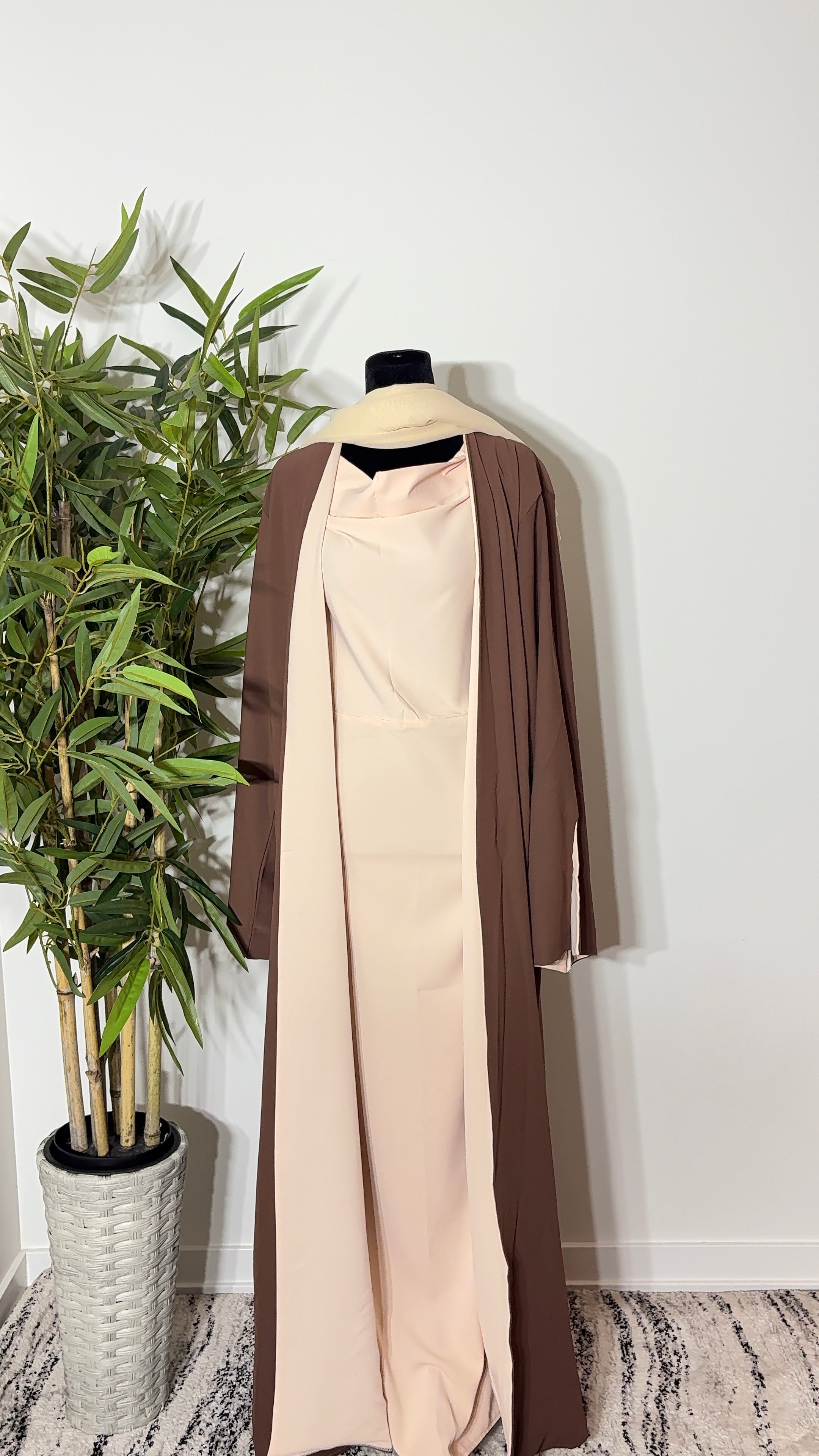 One Abaya. Two Beautiful Looks.