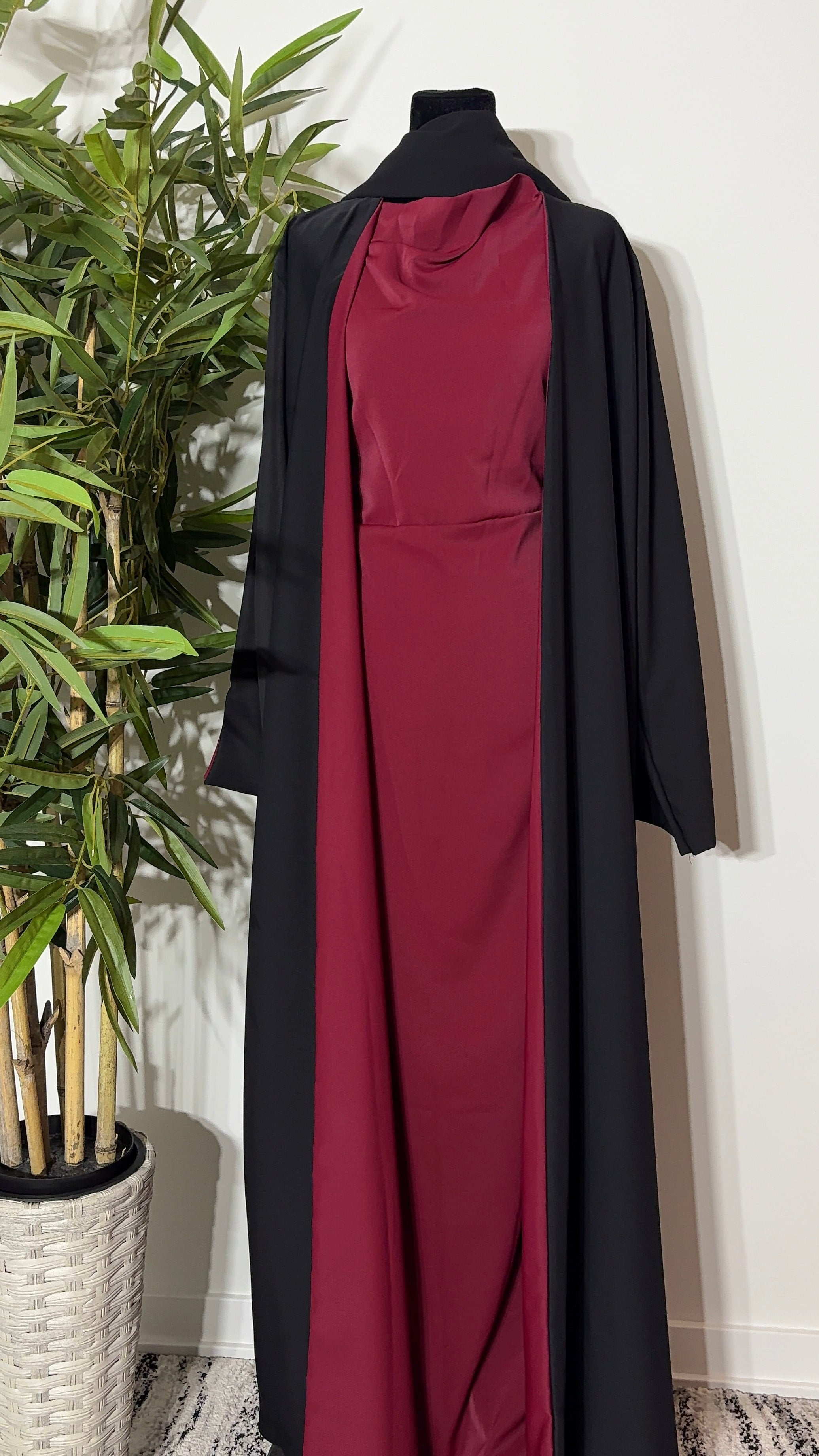 One Abaya. Two Beautiful Looks.