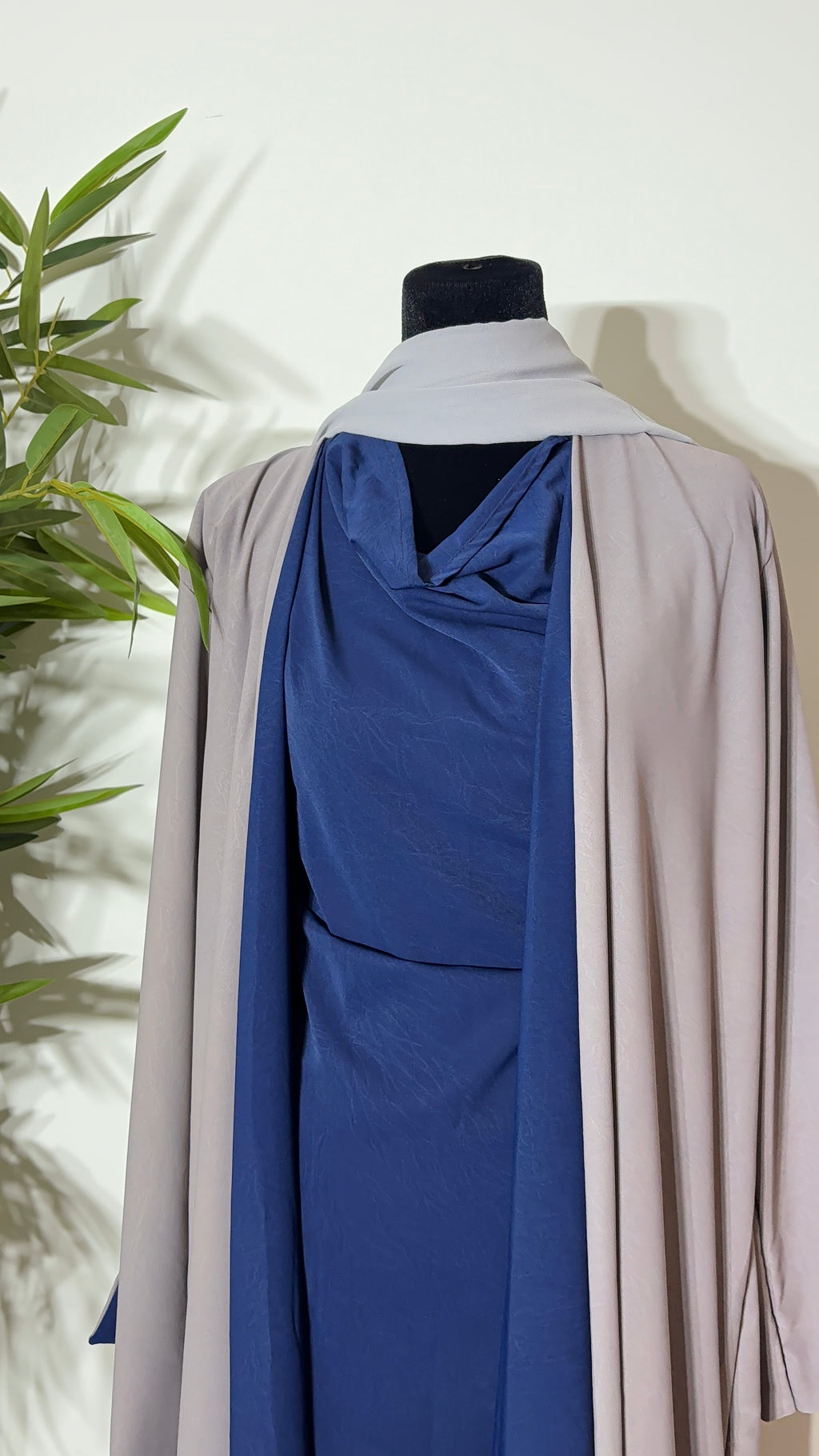 One Abaya. Two Beautiful Looks.