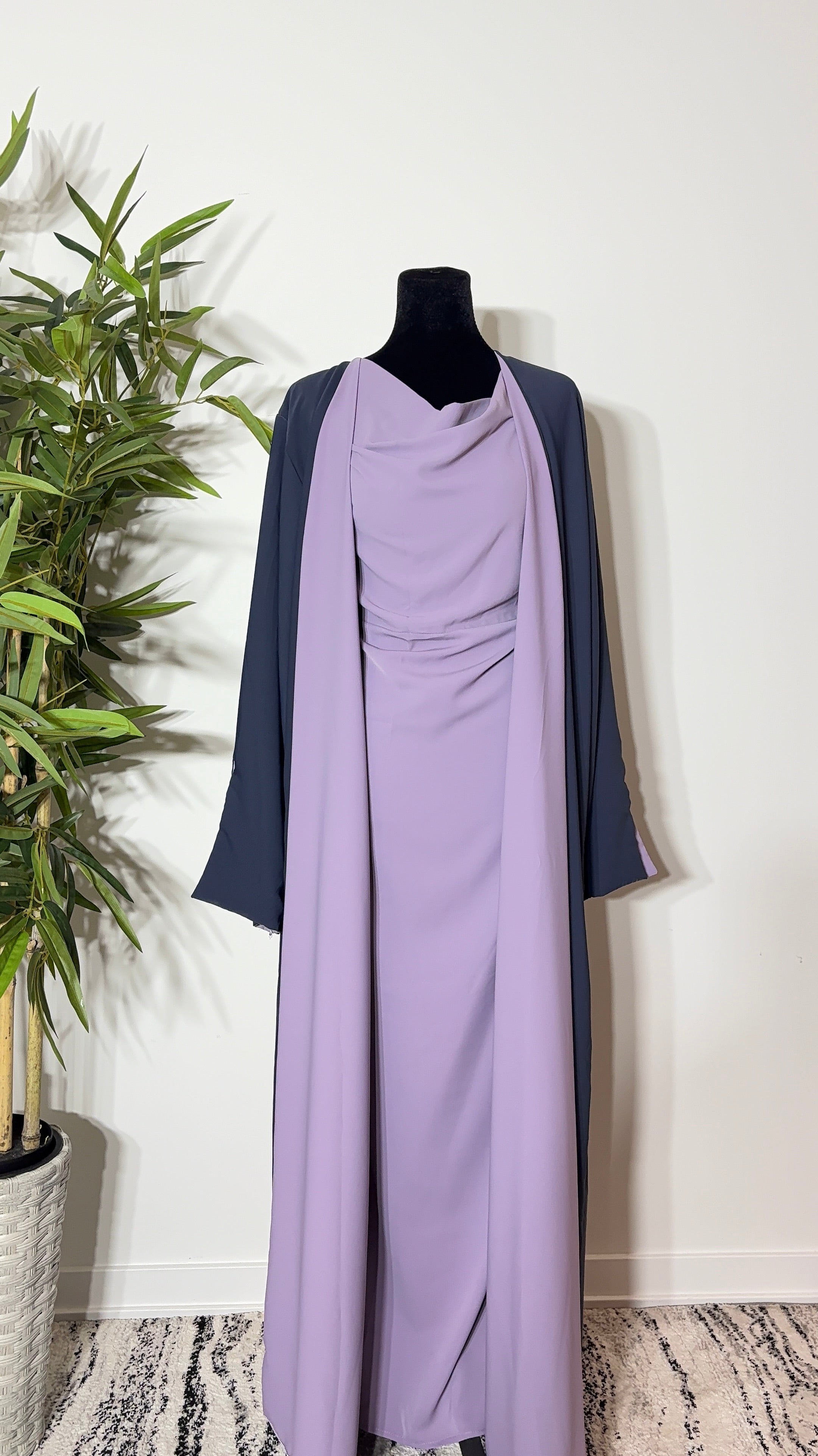 One Abaya. Two Beautiful Looks