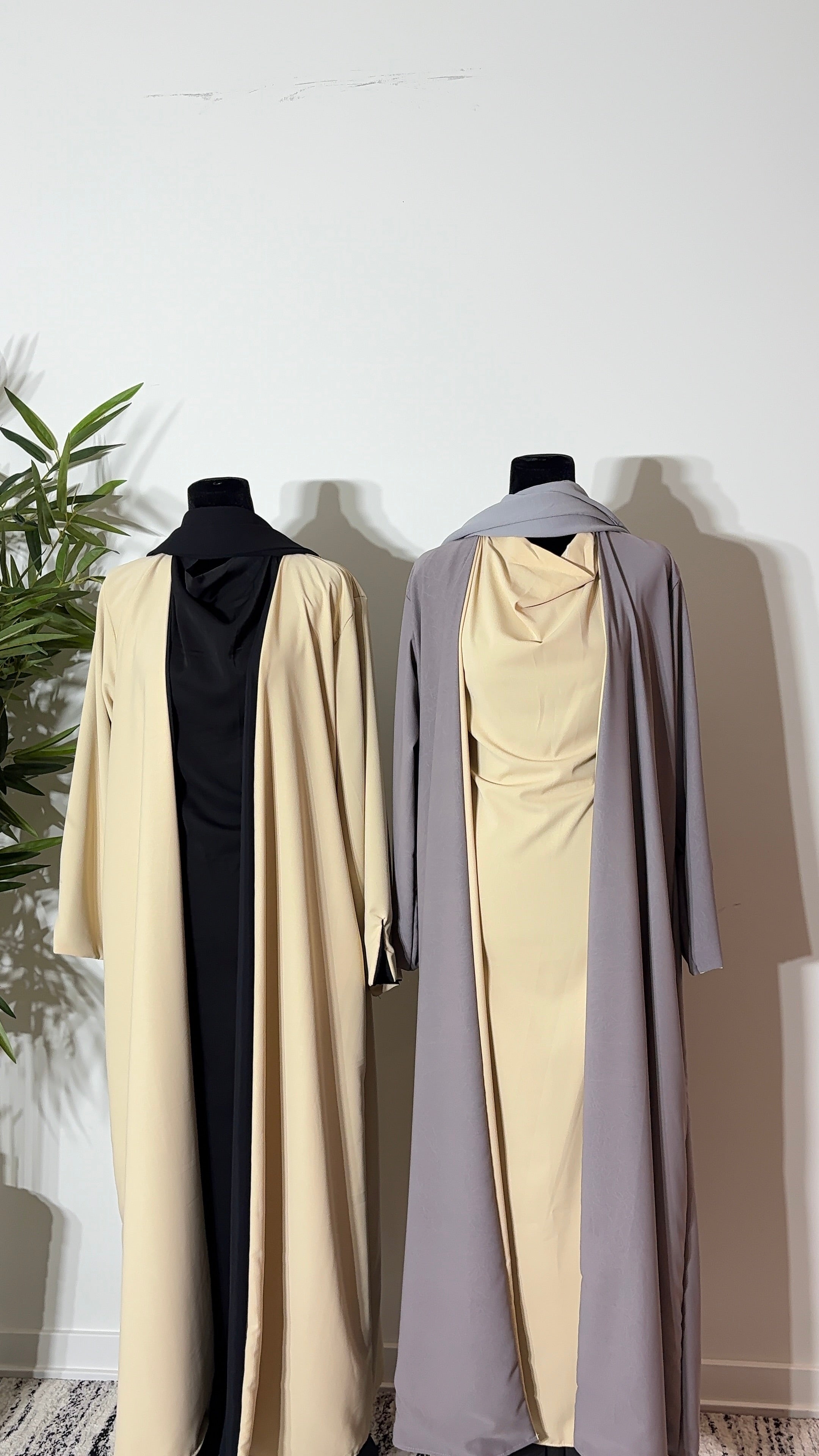 One Abaya. Two Beautiful Looks.