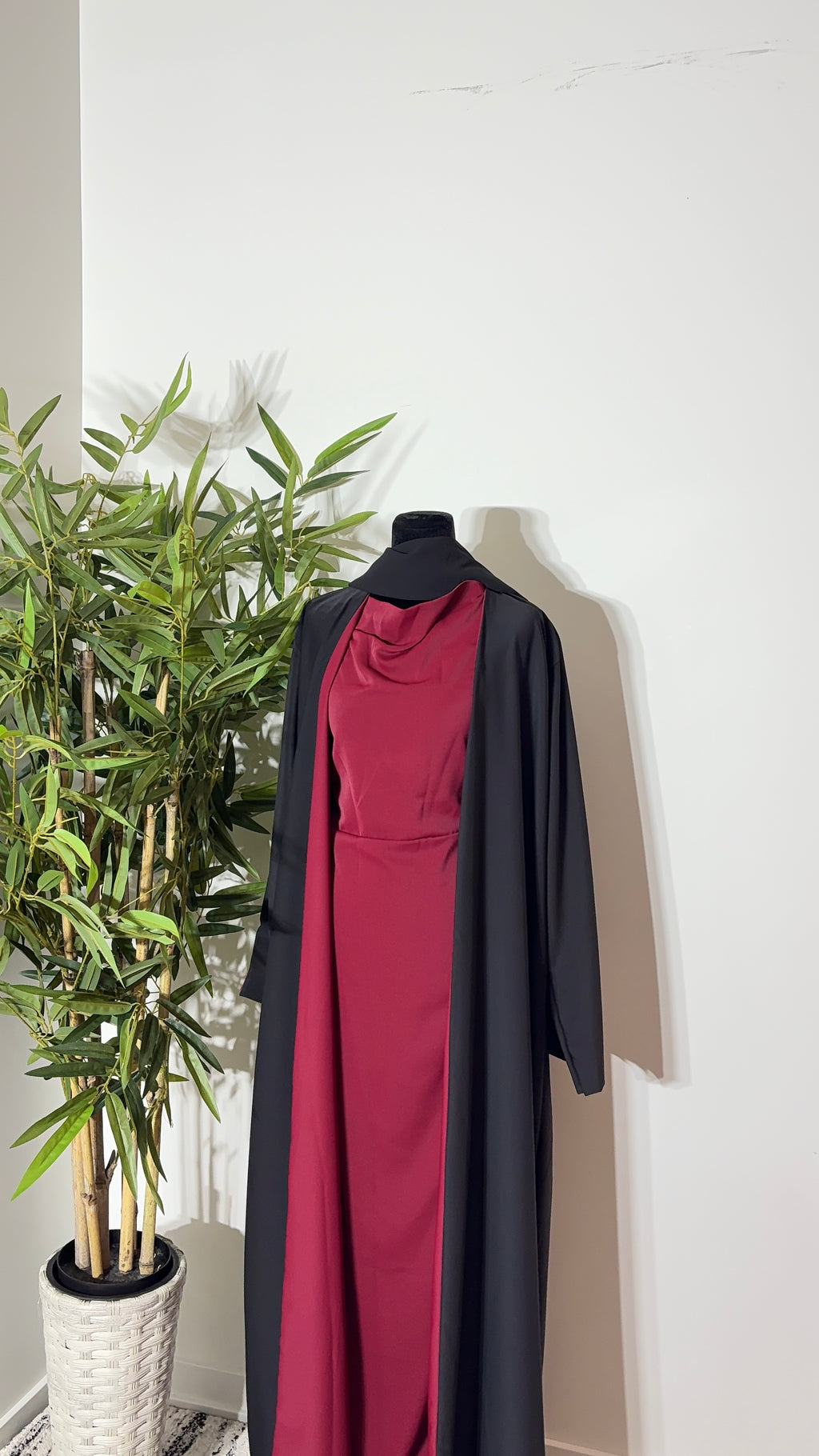 One Abaya. Two Beautiful Looks.