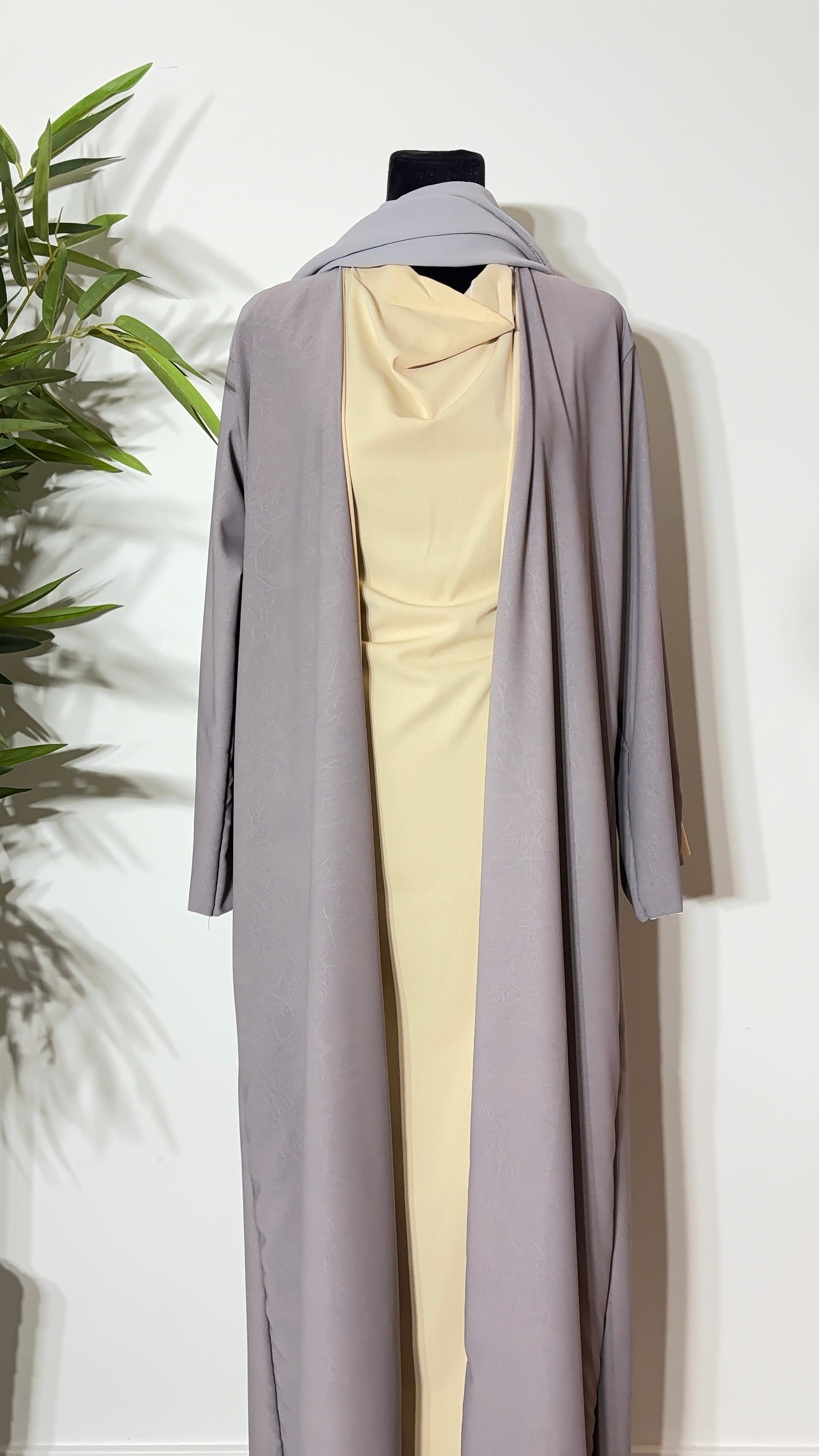 One Abaya. Two Beautiful Looks.