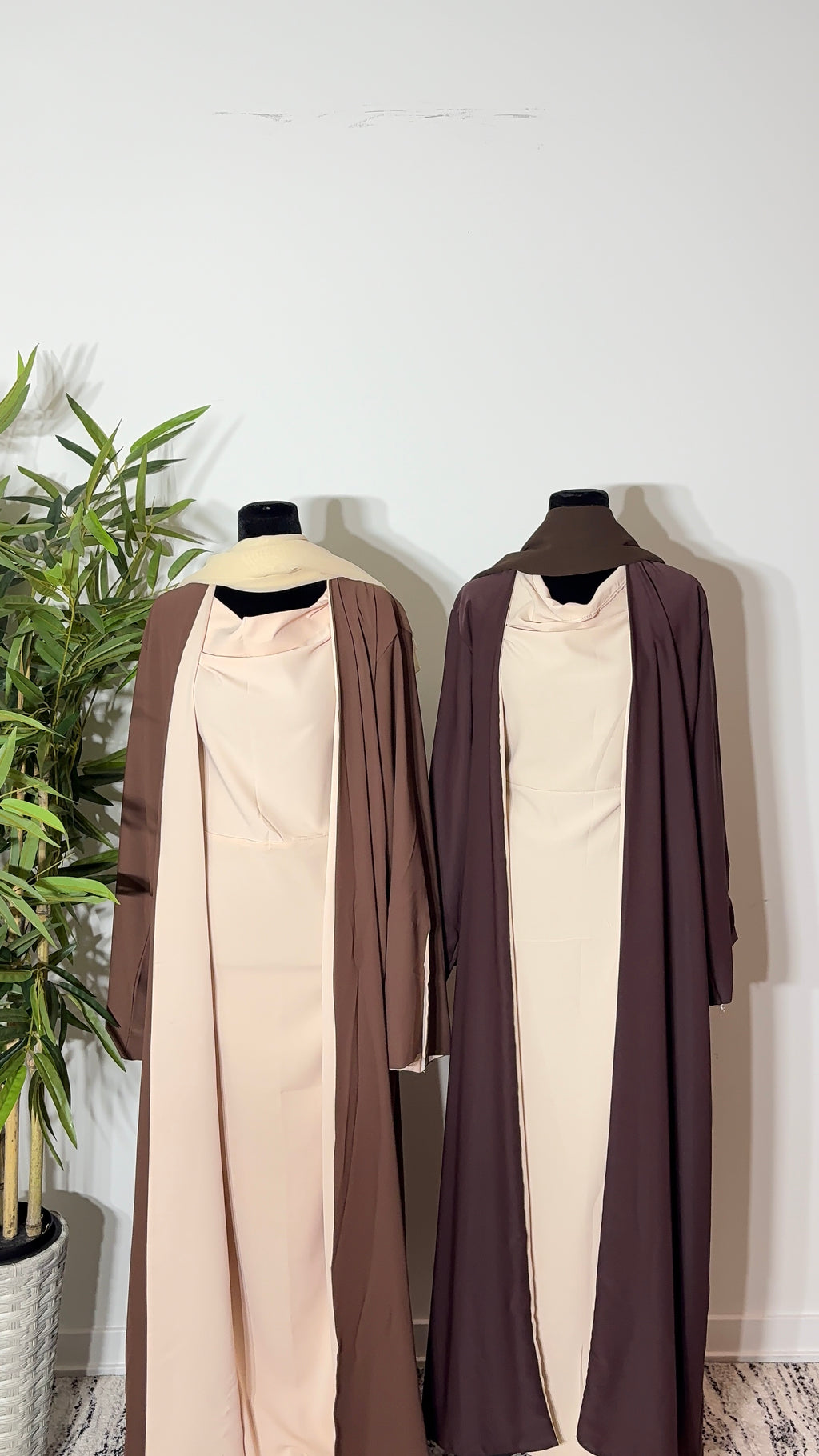 One Abaya. Two Beautiful Looks.