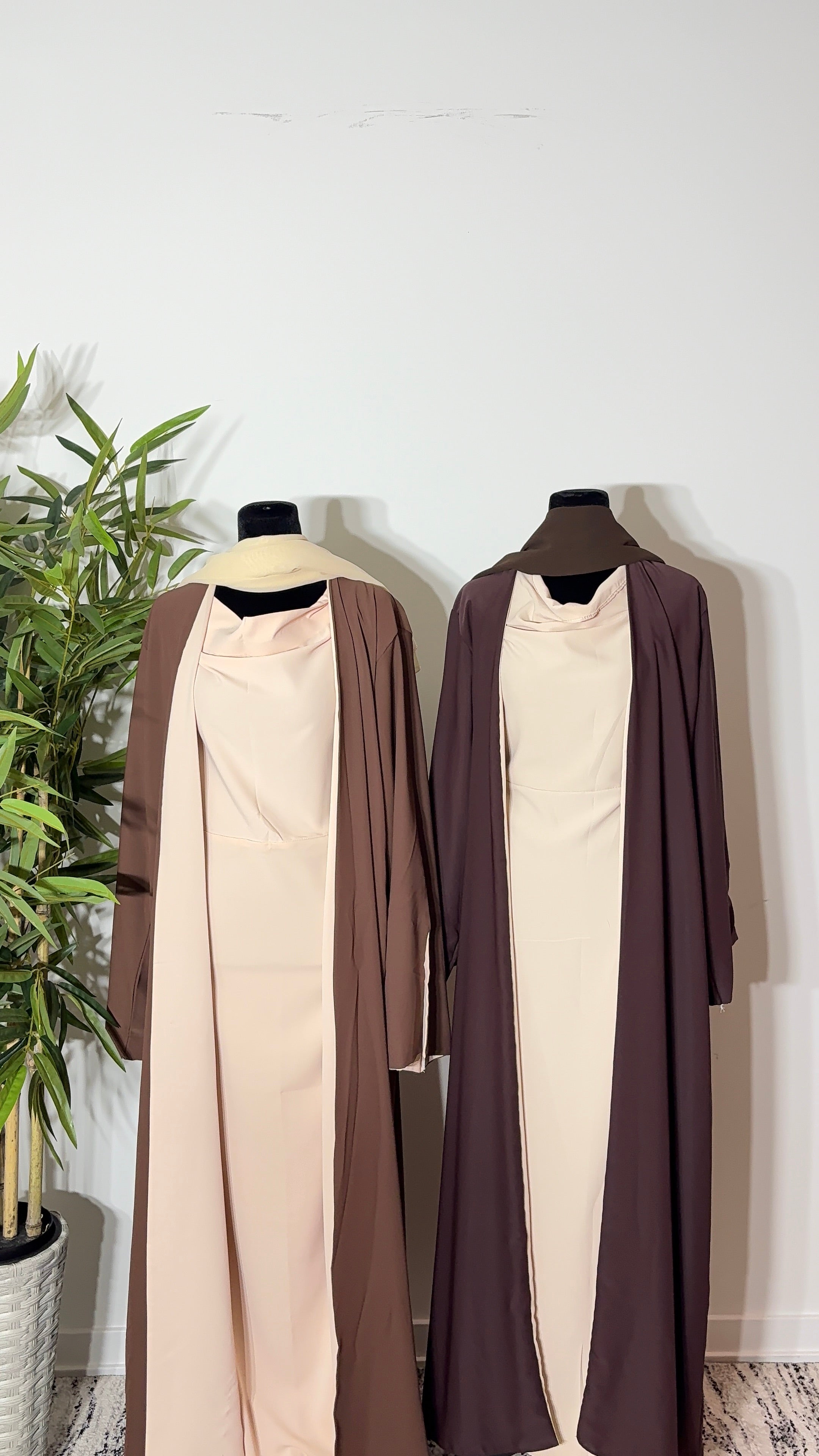 One Abaya. Two Beautiful Looks.