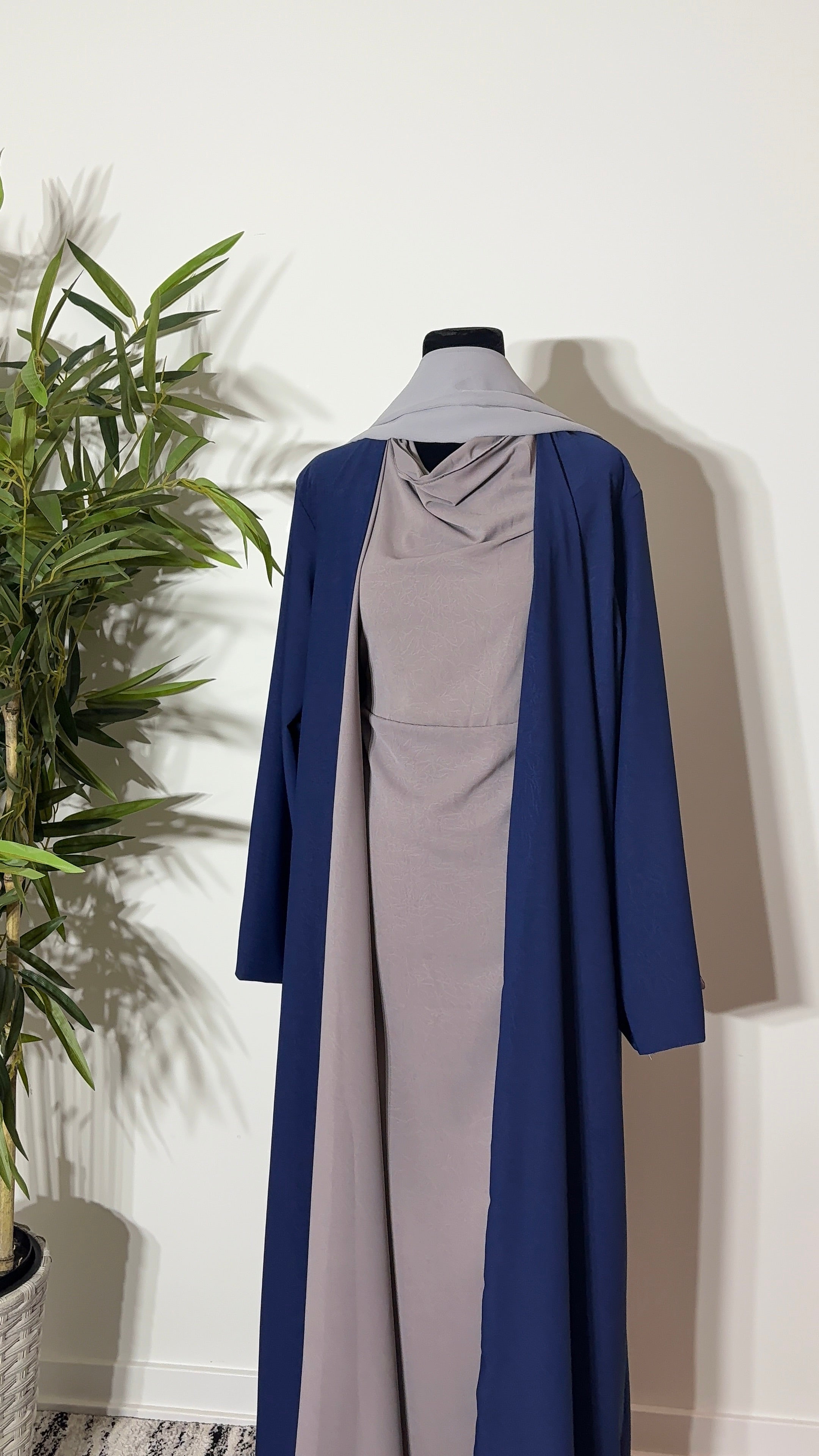 One Abaya. Two Beautiful Looks.