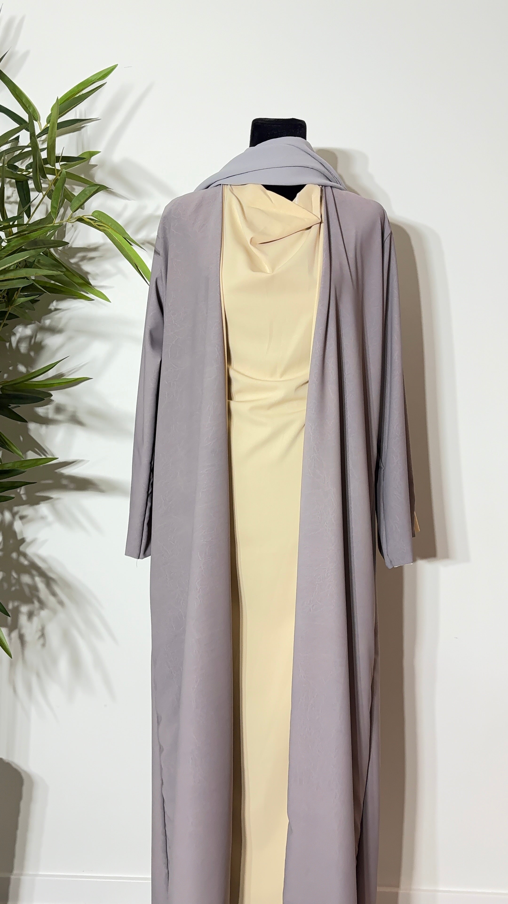 One Abaya. Two Beautiful Looks.
