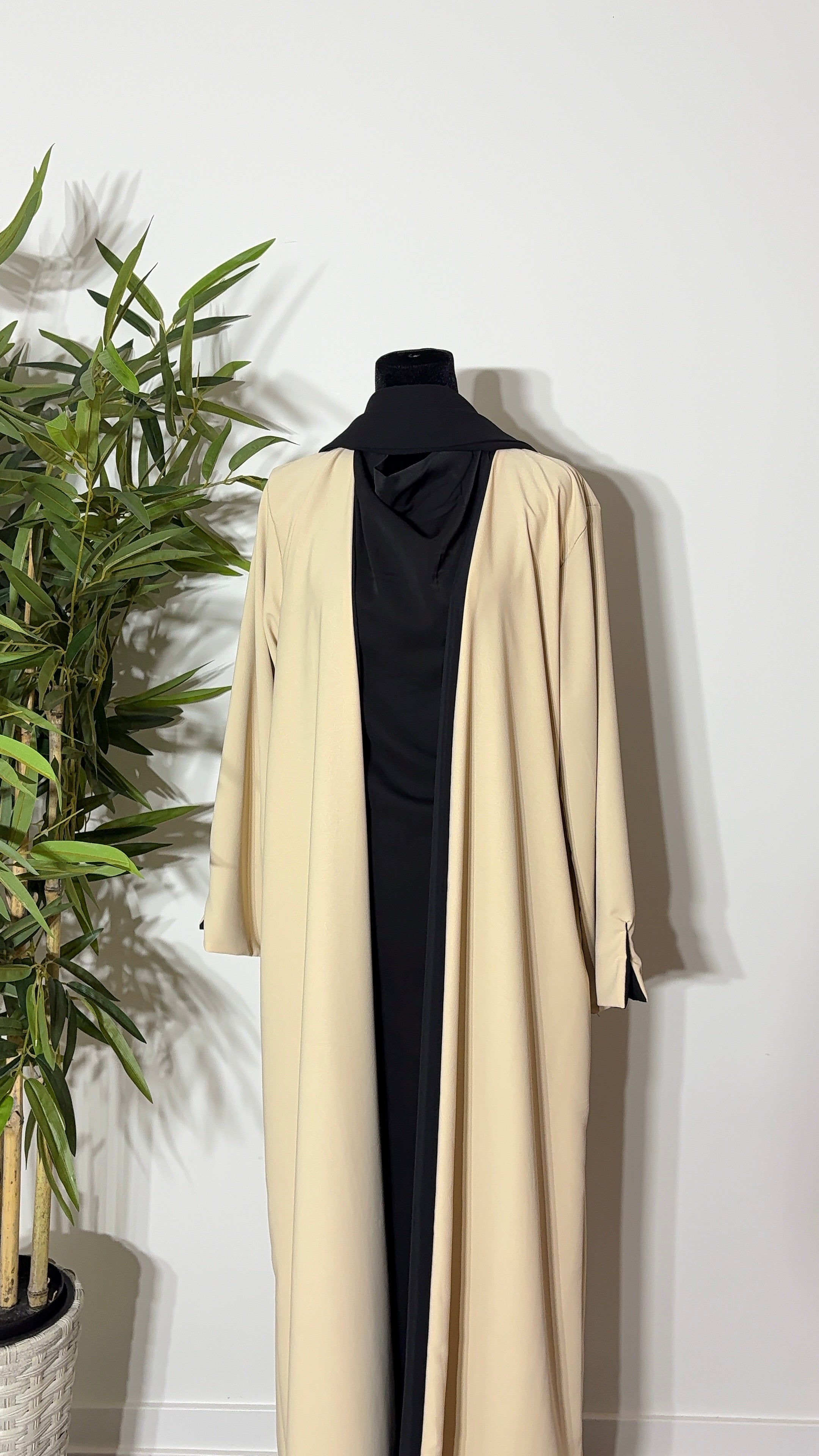 One Abaya. Two Beautiful Looks.