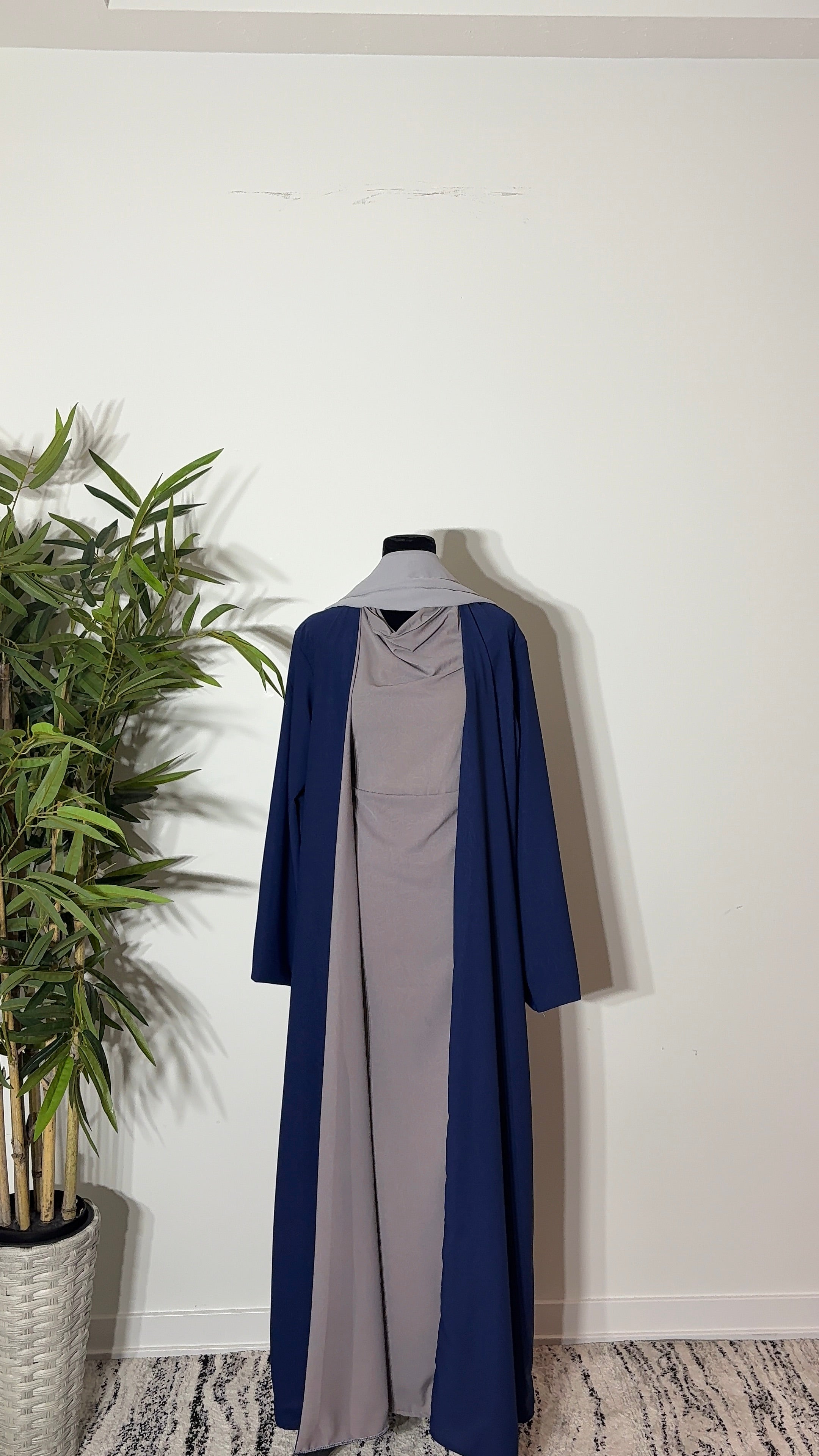 One Abaya. Two Beautiful Looks.