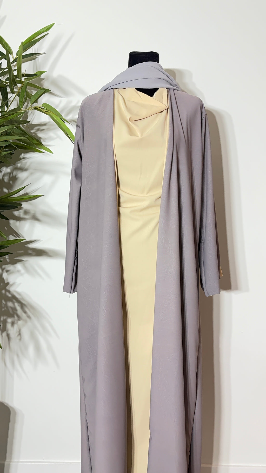 One Abaya. Two Beautiful Looks.