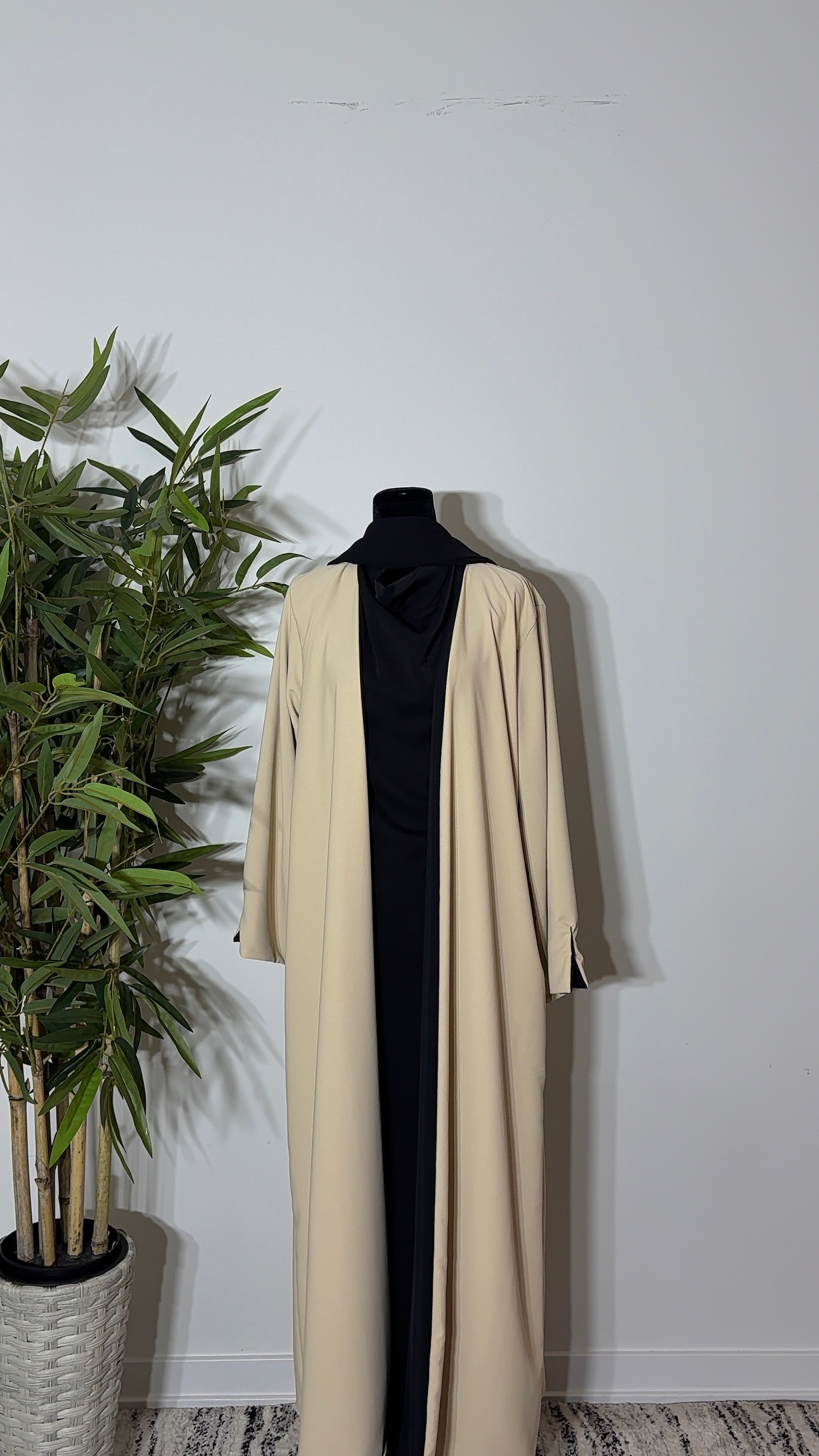 One Abaya. Two Beautiful Looks.